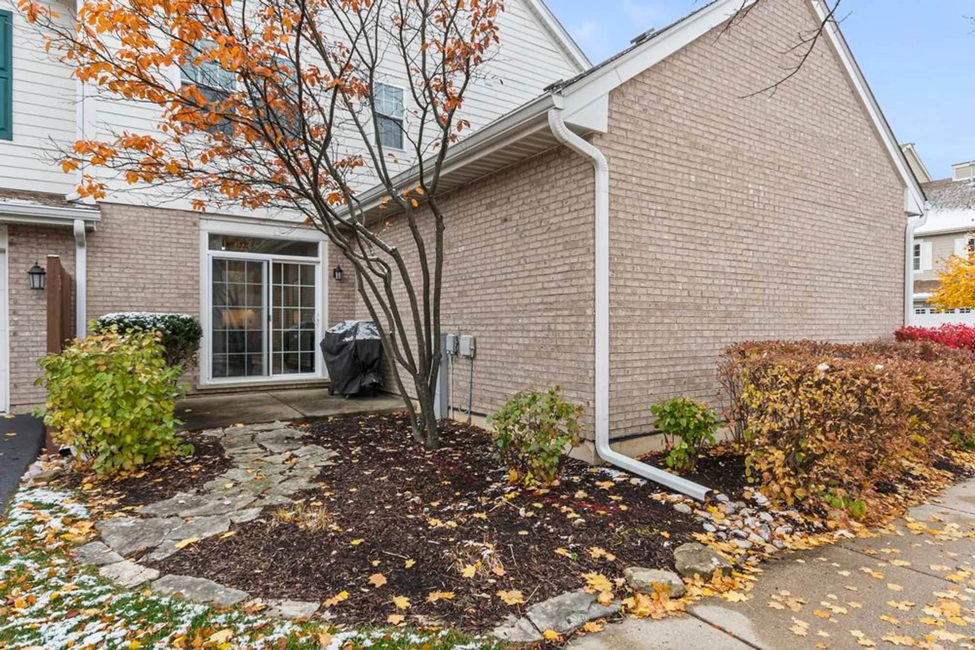 Property Slideshow image 26 of 31 | 631 belmont ln, Carol Stream, IL, 60188