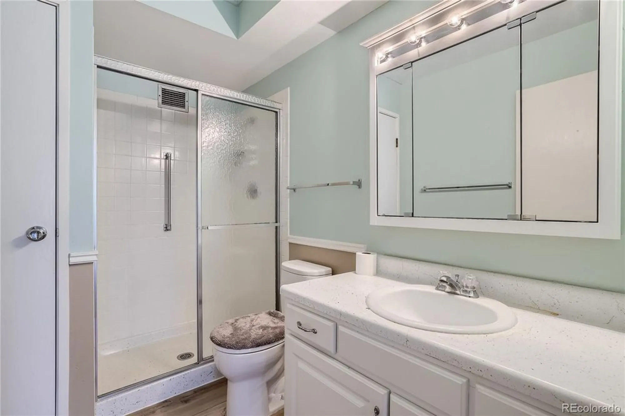 Property Slideshow image 7 of 16 | 3164 s wheeling way 308, Aurora, CO, 80014