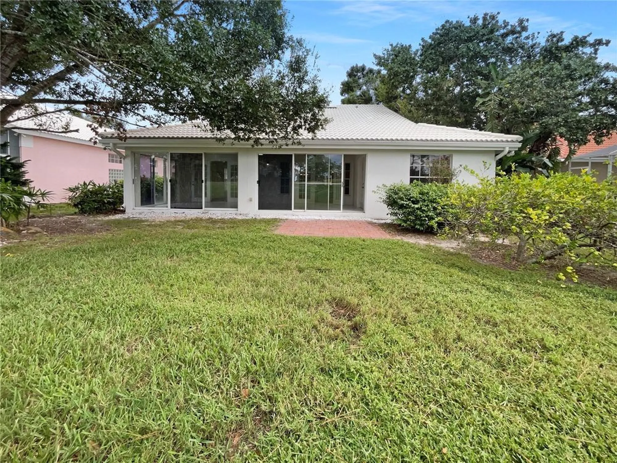 Property Slideshow image 8 of 34 | 7526 fairlinks ct, Sarasota, FL, 34243