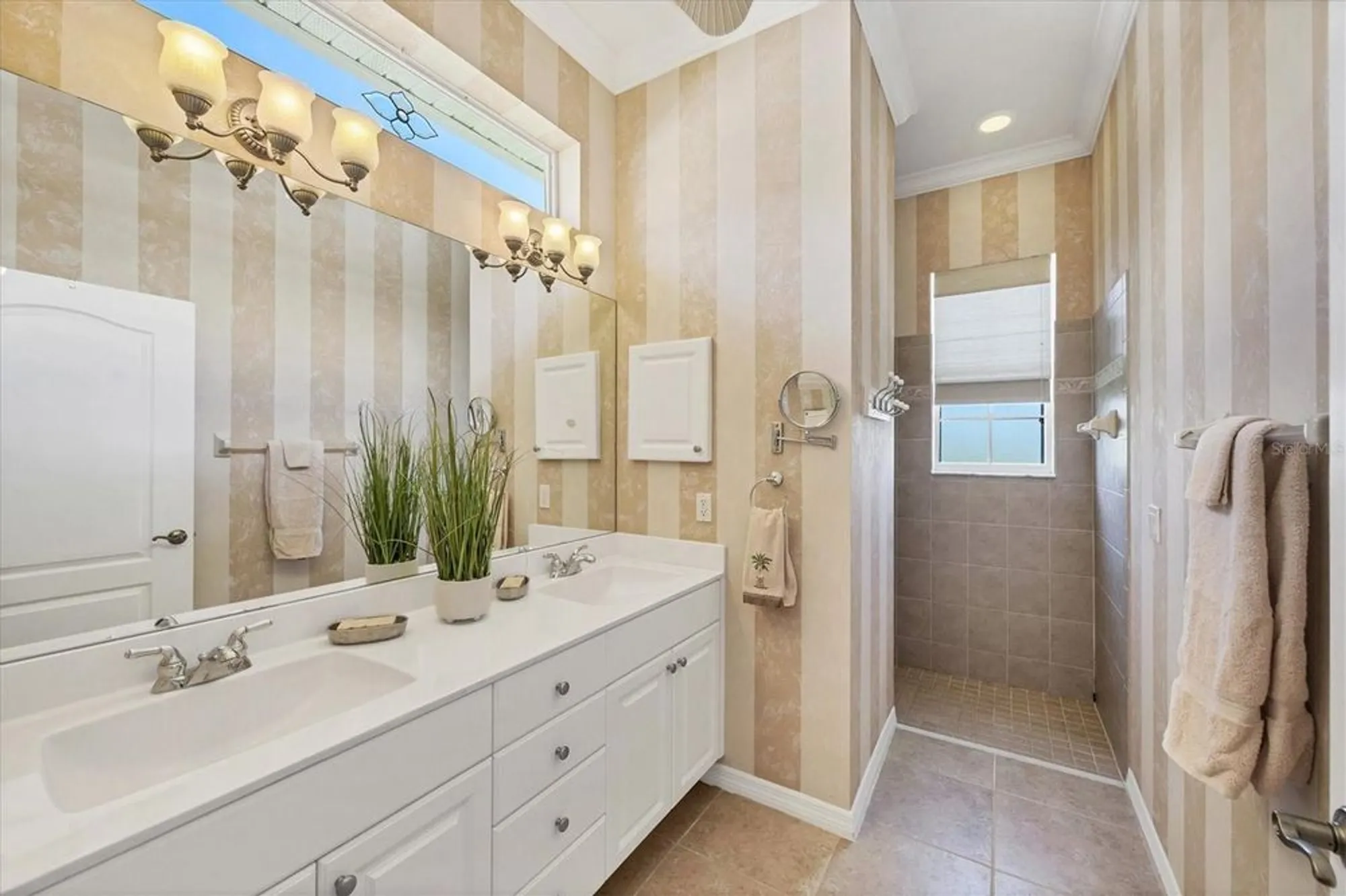 Property Slideshow image 18 of 42 | 1652 monarch dr # 1652, Venice, FL, 34293