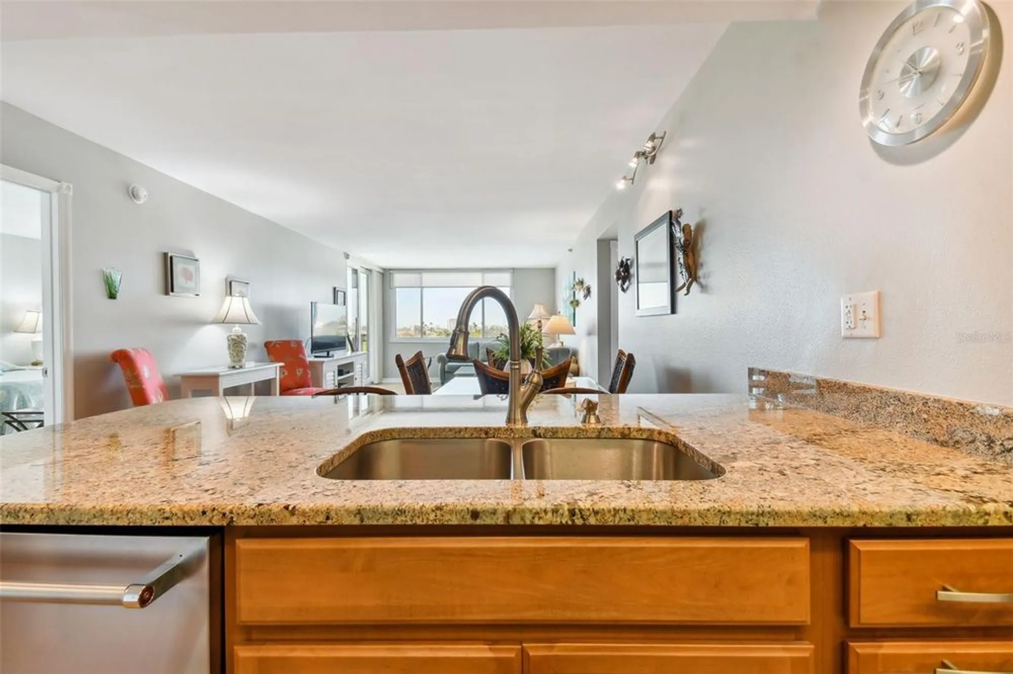 Property Slideshow image 8 of 70 | 6372 palma del mar blvd s apt 605, St Petersburg, FL, 33715