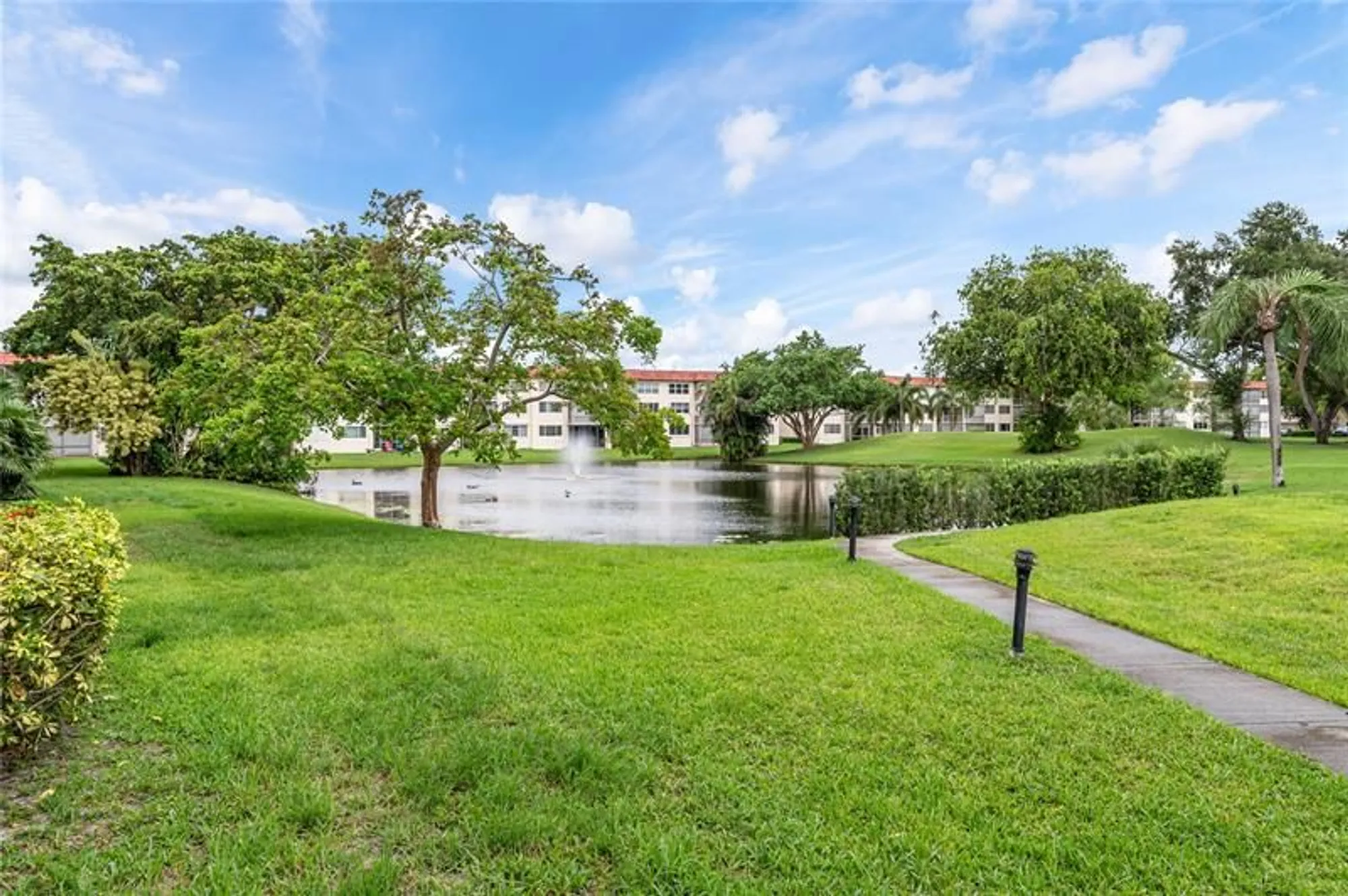 Property Slideshow image 17 of 55 | 820 s hollybrook dr 101, Pembroke Pines, FL, 33025