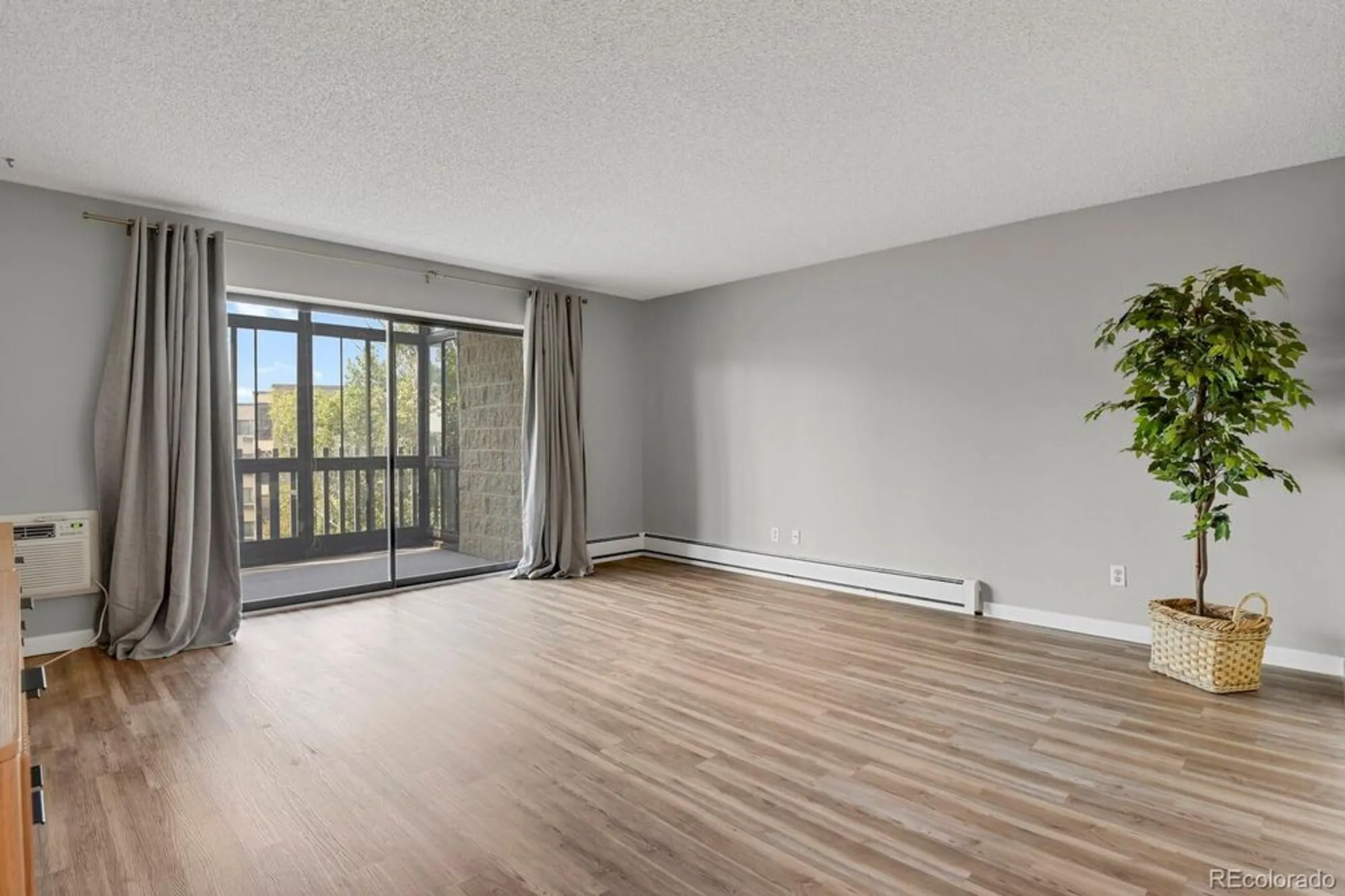 Property Slideshow image 8 of 22 | 14001 e marina dr 603, Aurora, CO, 80014