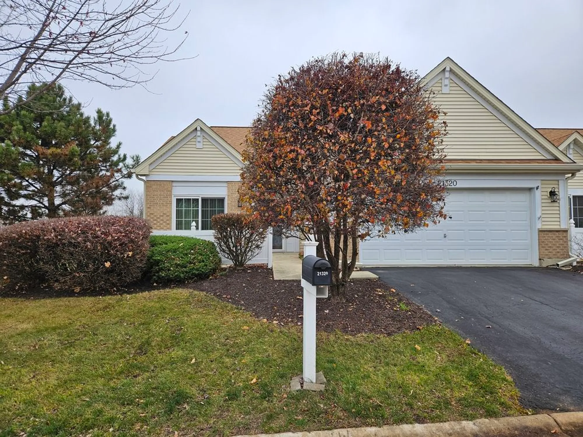 Property Slideshow image 1 of 27 | 21320 w douglas ln, Plainfield, IL, 60544