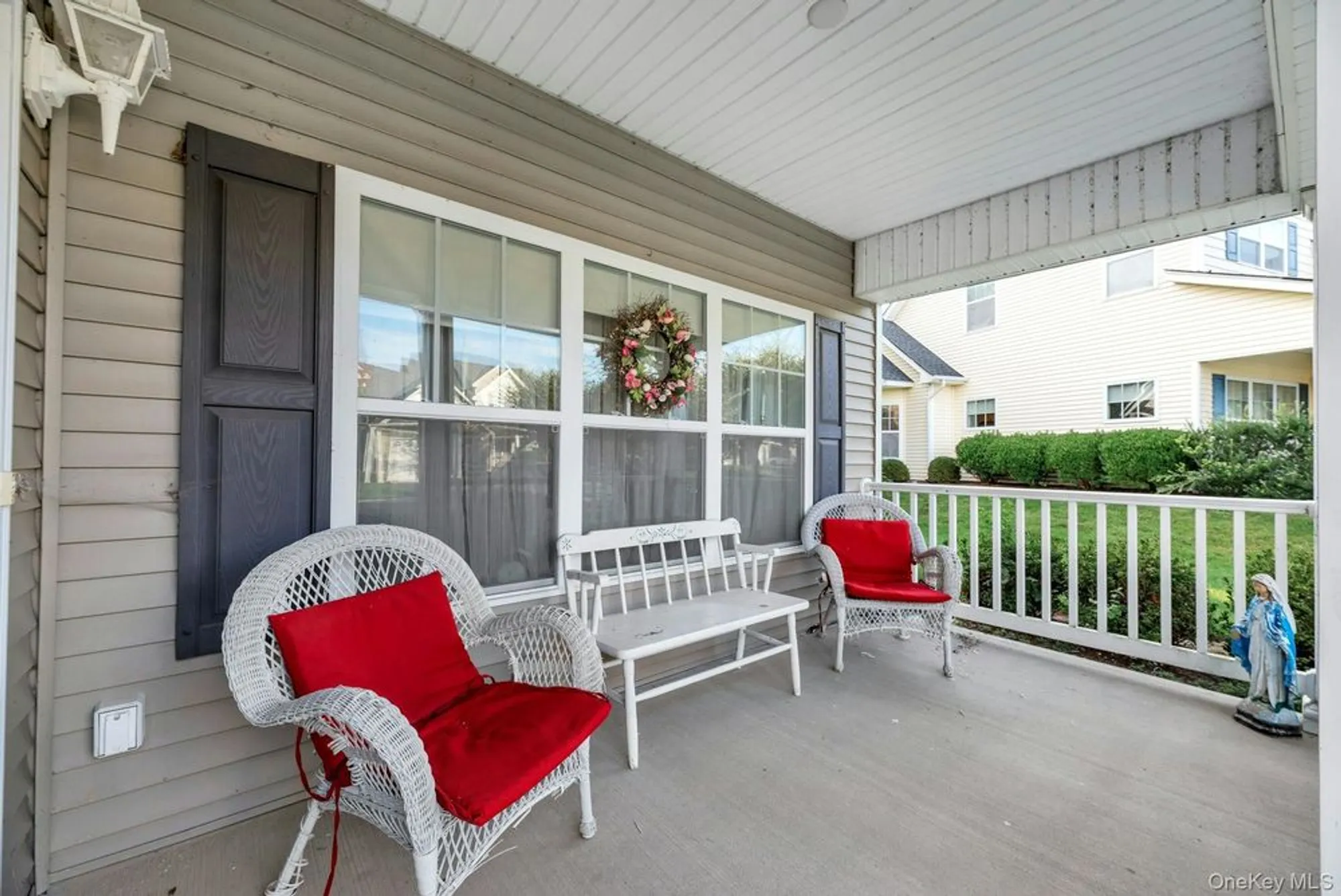 Property Slideshow image 3 of 24 | 159 stoneleigh dr, Riverhead, NY, 11901