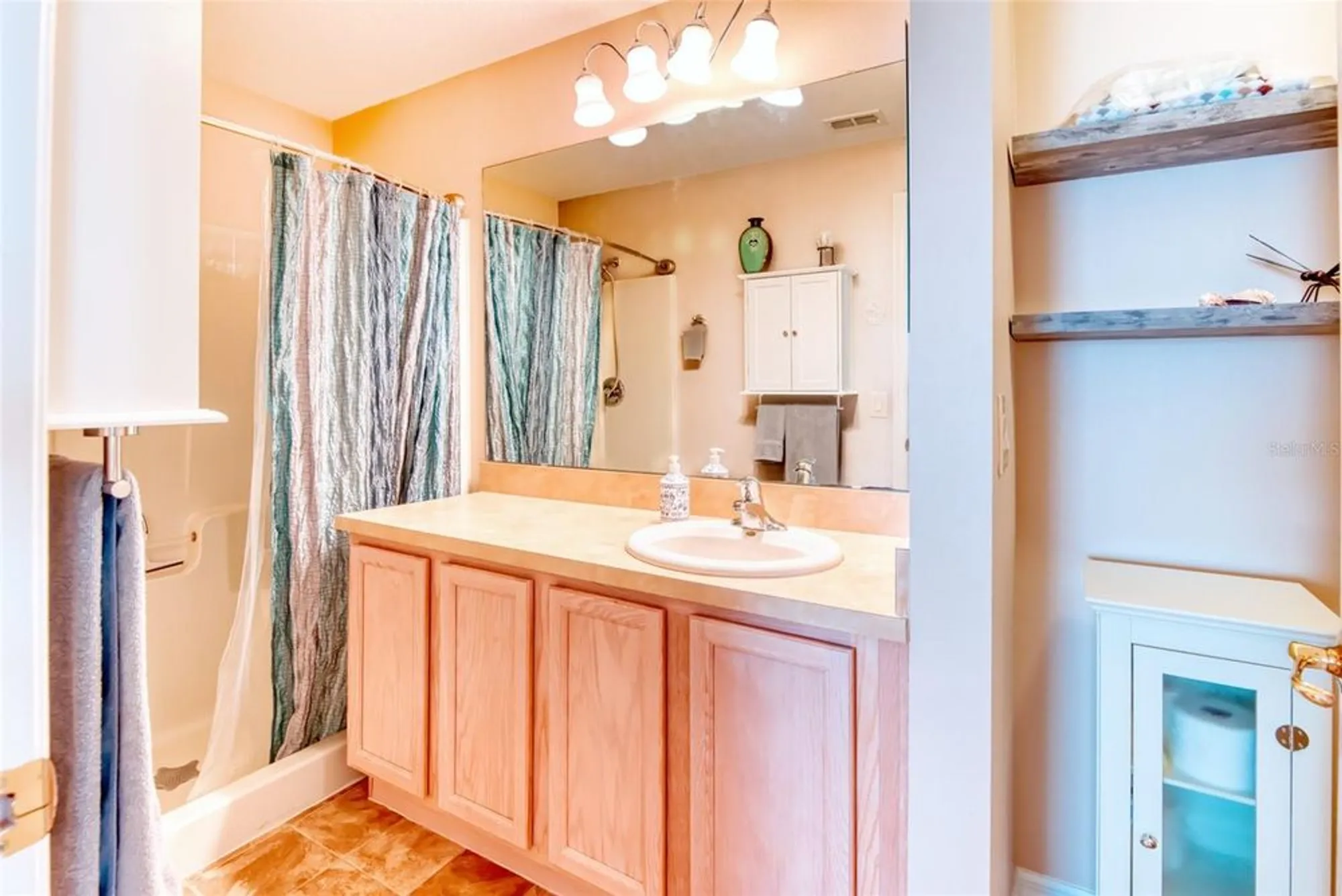 Property Slideshow image 19 of 30 | 601 grand canal dr, Kissimmee, FL, 34759