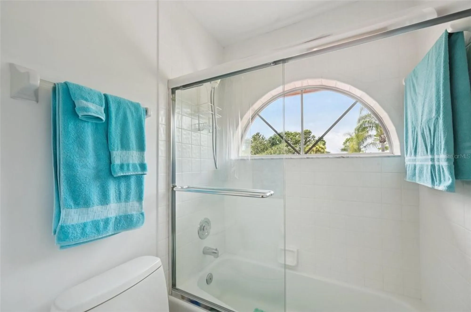 Property Slideshow image 32 of 42 | 5588 golf pointe dr # 1, Sarasota, FL, 34243