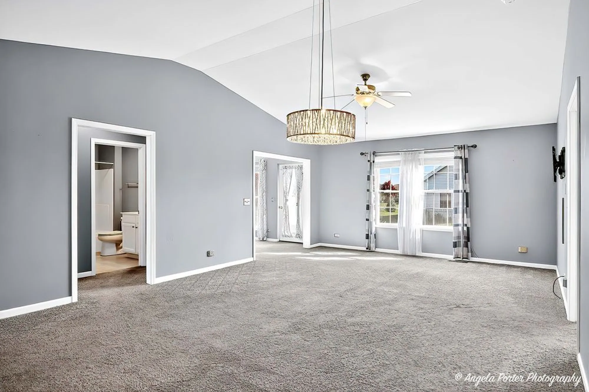 Property Slideshow image 6 of 29 | 806 madison ave, Mchenry, IL, 60050