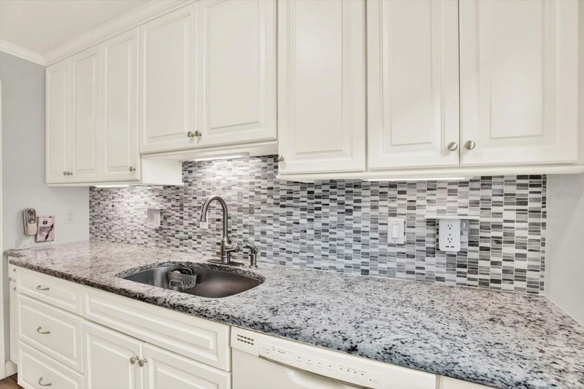 Property Slideshow image 10 of 38 | 5501 80th st n unit 206, Saint Petersburg, FL, 33709