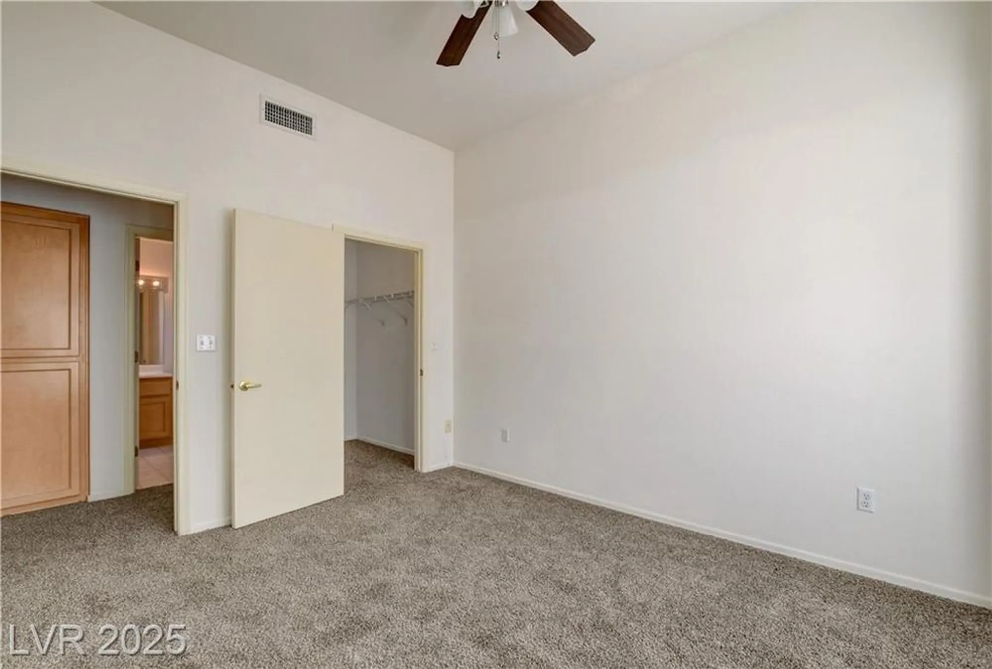 Property Slideshow image 35 of 71 | 10113 cresent creek dr, Las Vegas, NV, 89134