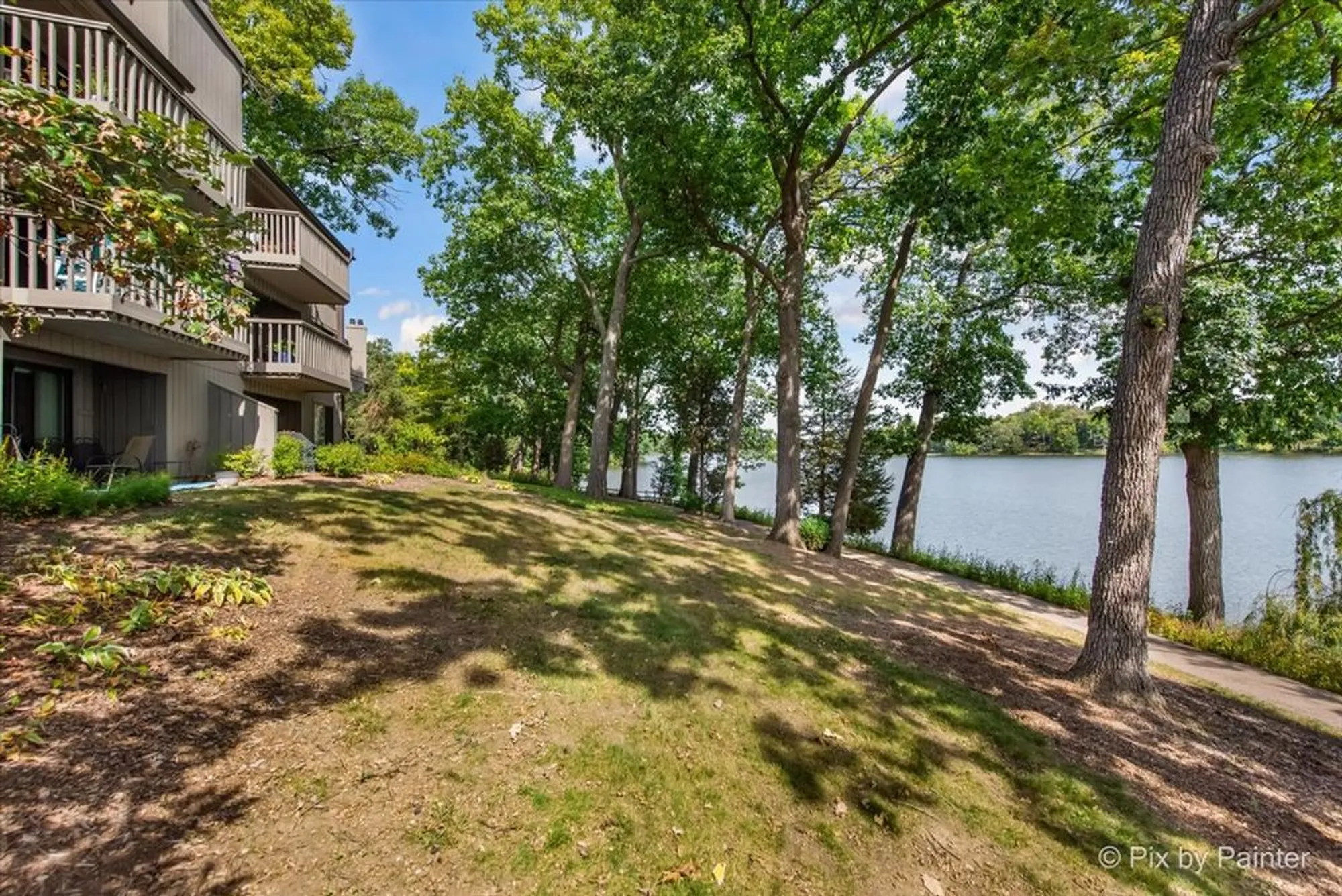 Property Slideshow image 32 of 39 | 209 shoreline rd b, Lake Barrington, IL, 60010