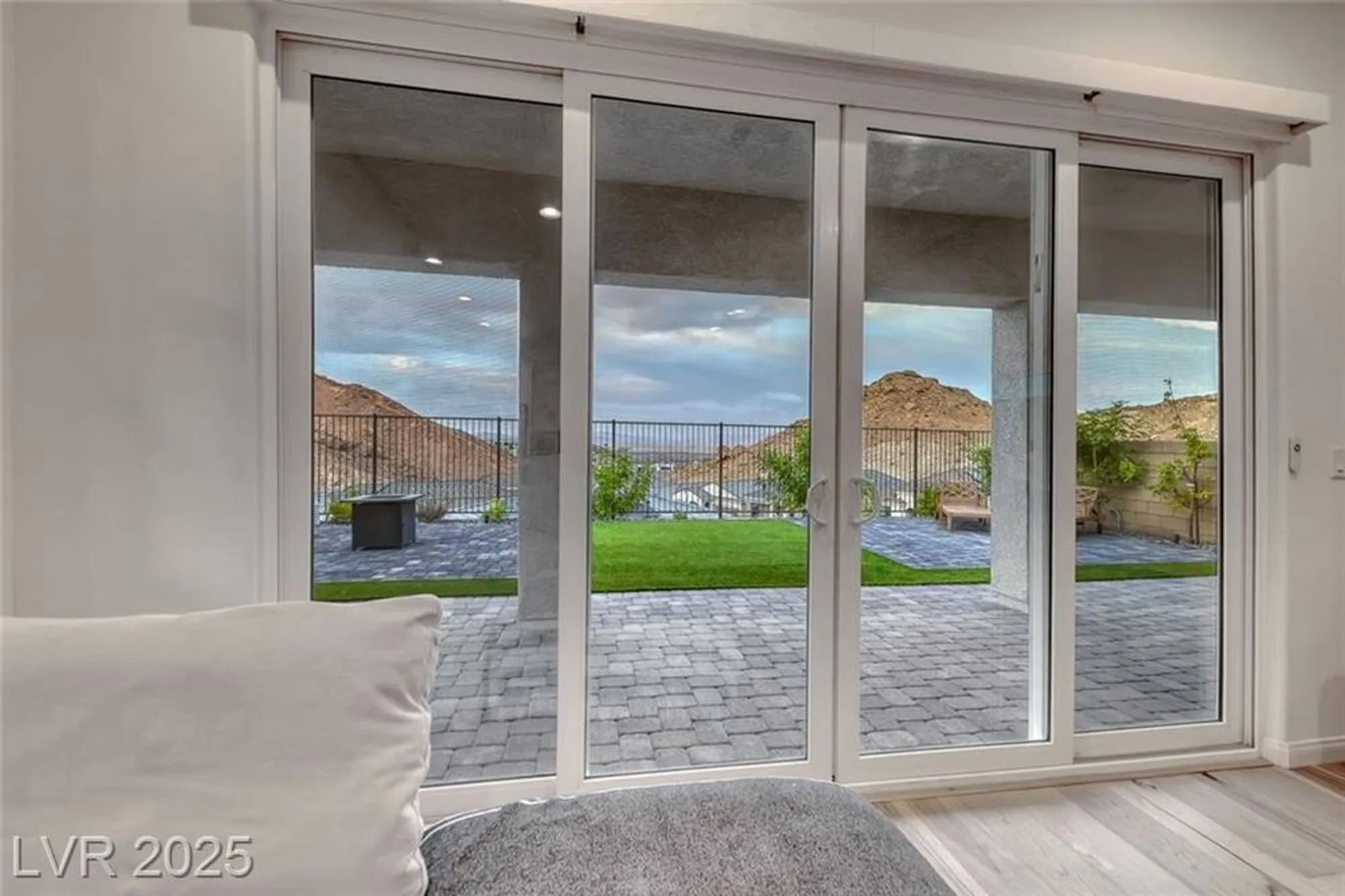 Property Slideshow image 19 of 78 | 32 tatahatso point st, Henderson, NV, 89011