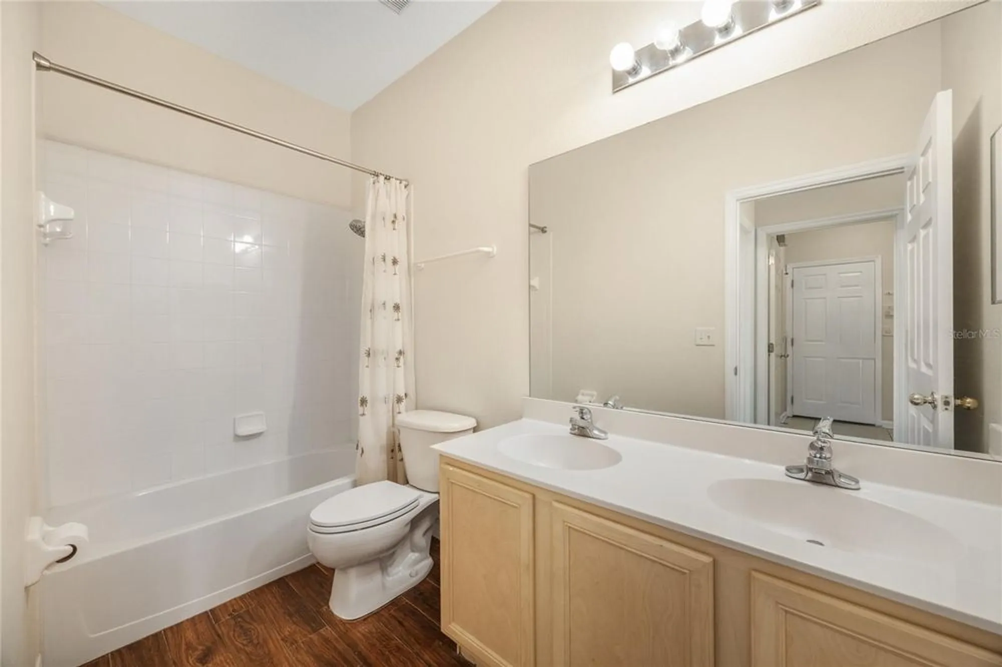 Property Slideshow image 14 of 24 | 100 wethersfield ct, Deland, FL, 32724