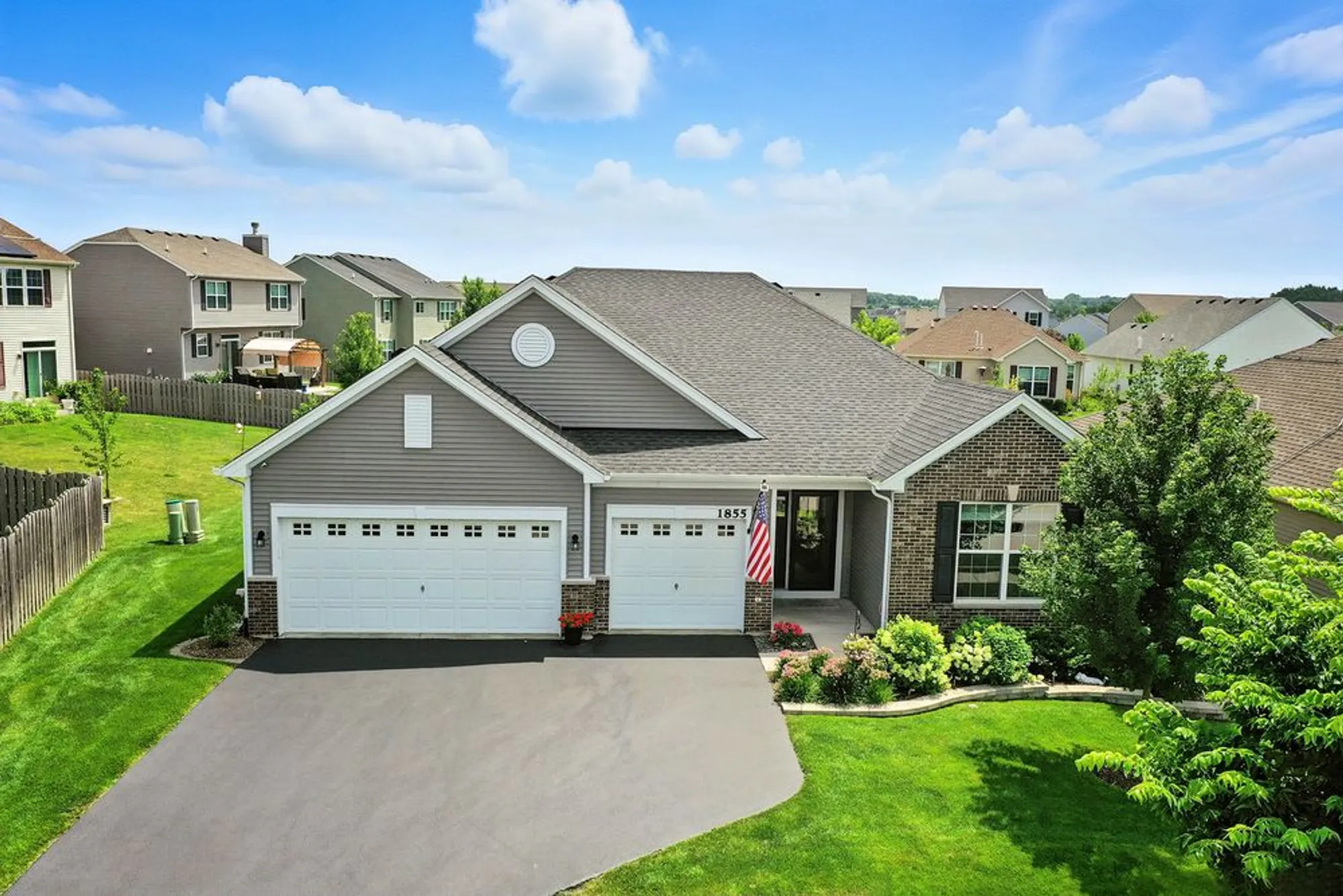 Property Slideshow image 31 of 36 | 1855 alta dr, Volo, IL, 60020