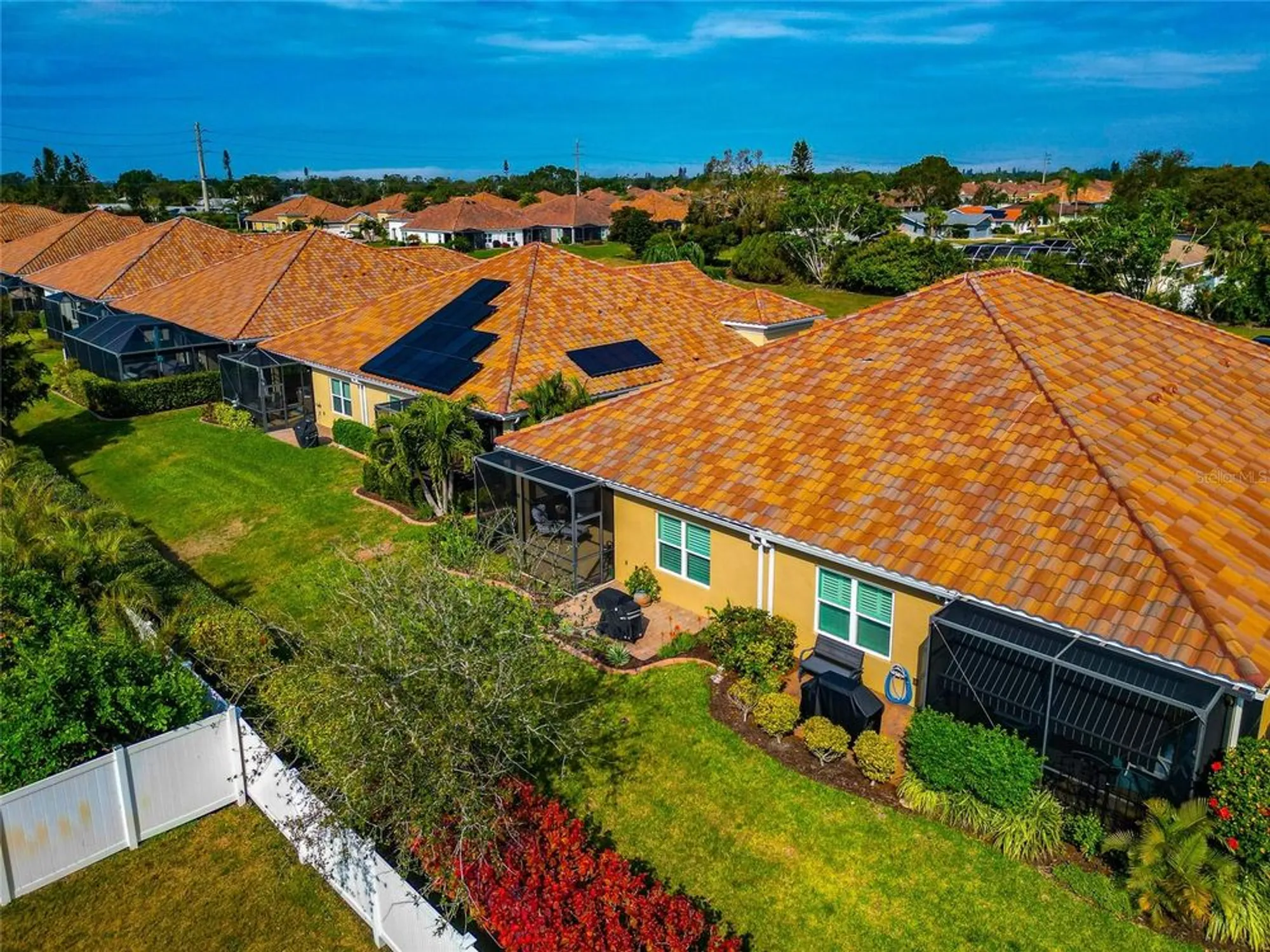 Property Slideshow image 32 of 43 | 6907 costa bella dr, Bradenton, FL, 34209