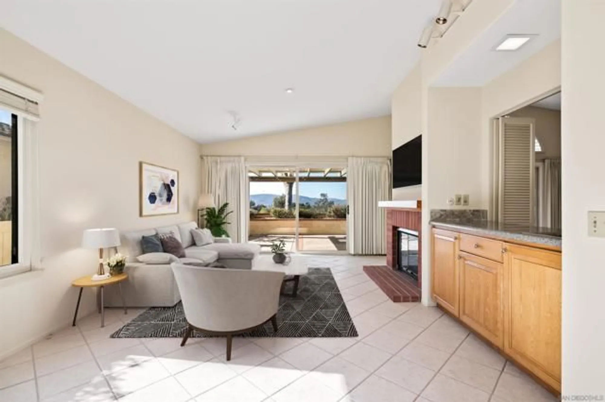 Property Slideshow image 18 of 51 | 18113 calle estepona, San Diego, CA, 92128