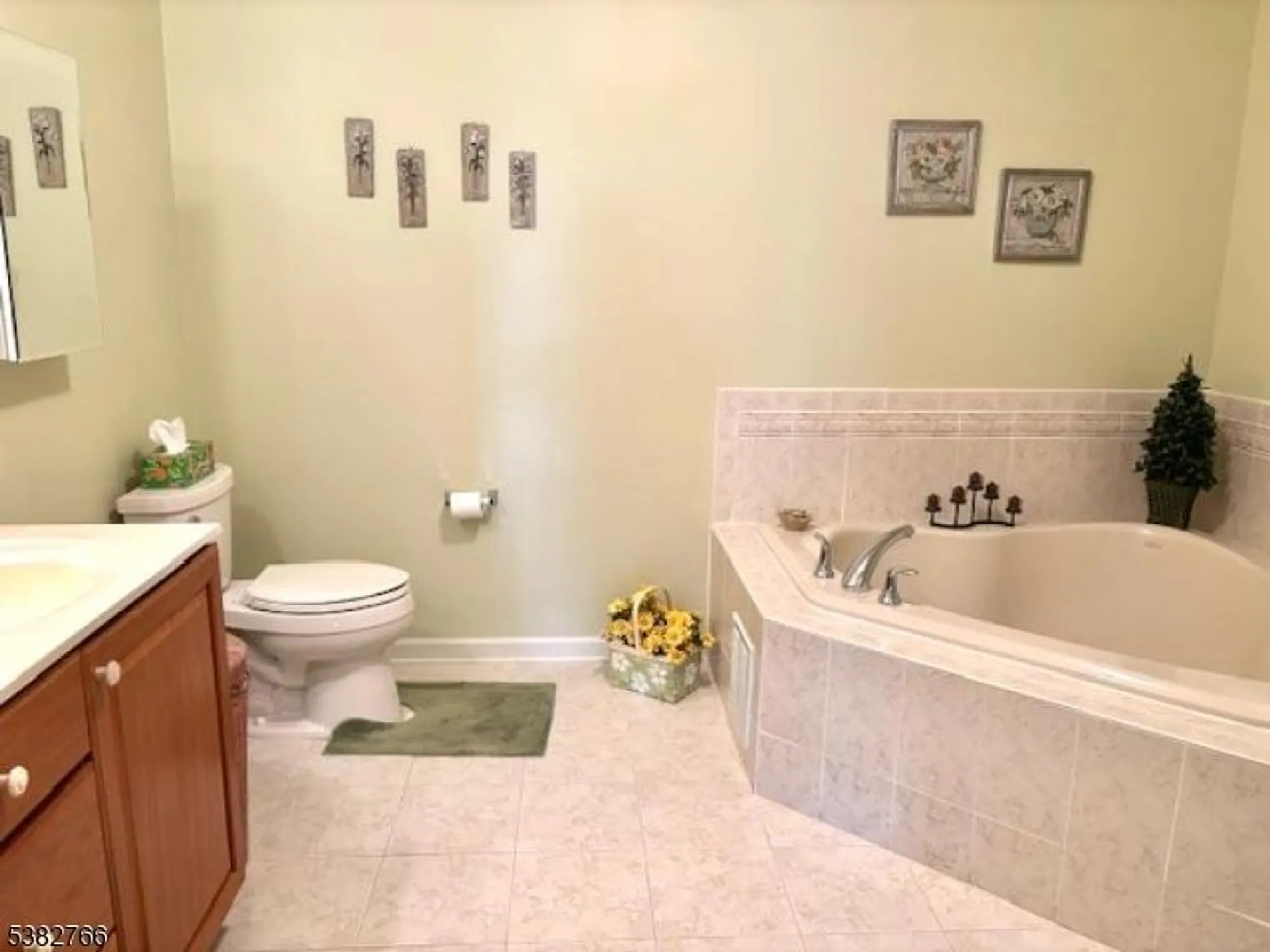 Property Slideshow image 12 of 18 | 104 ridgeview ln, Mount Arlington, NJ, 07856