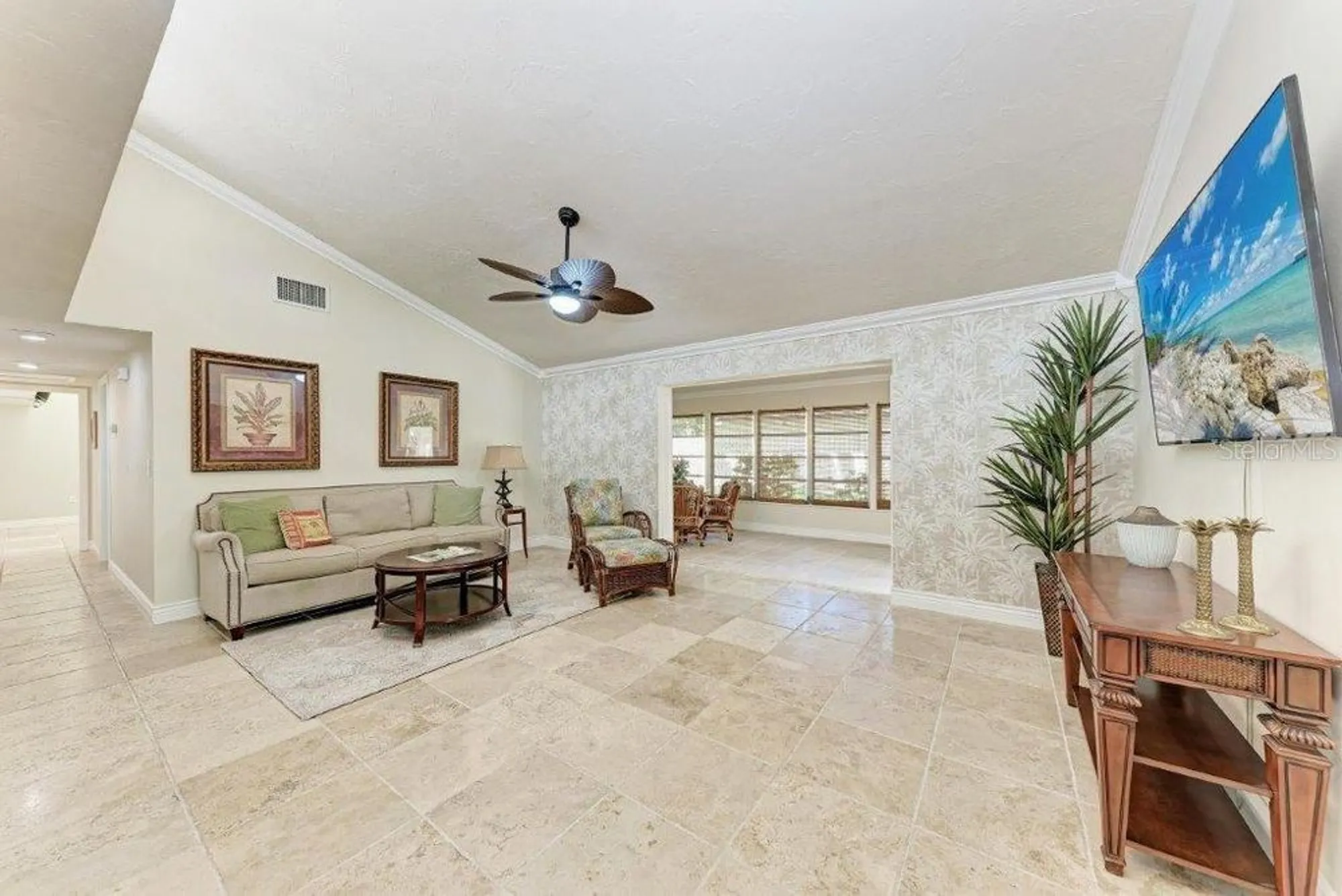 Property Slideshow image 6 of 31 | 2237 circlewood dr 18, Sarasota, FL, 34231