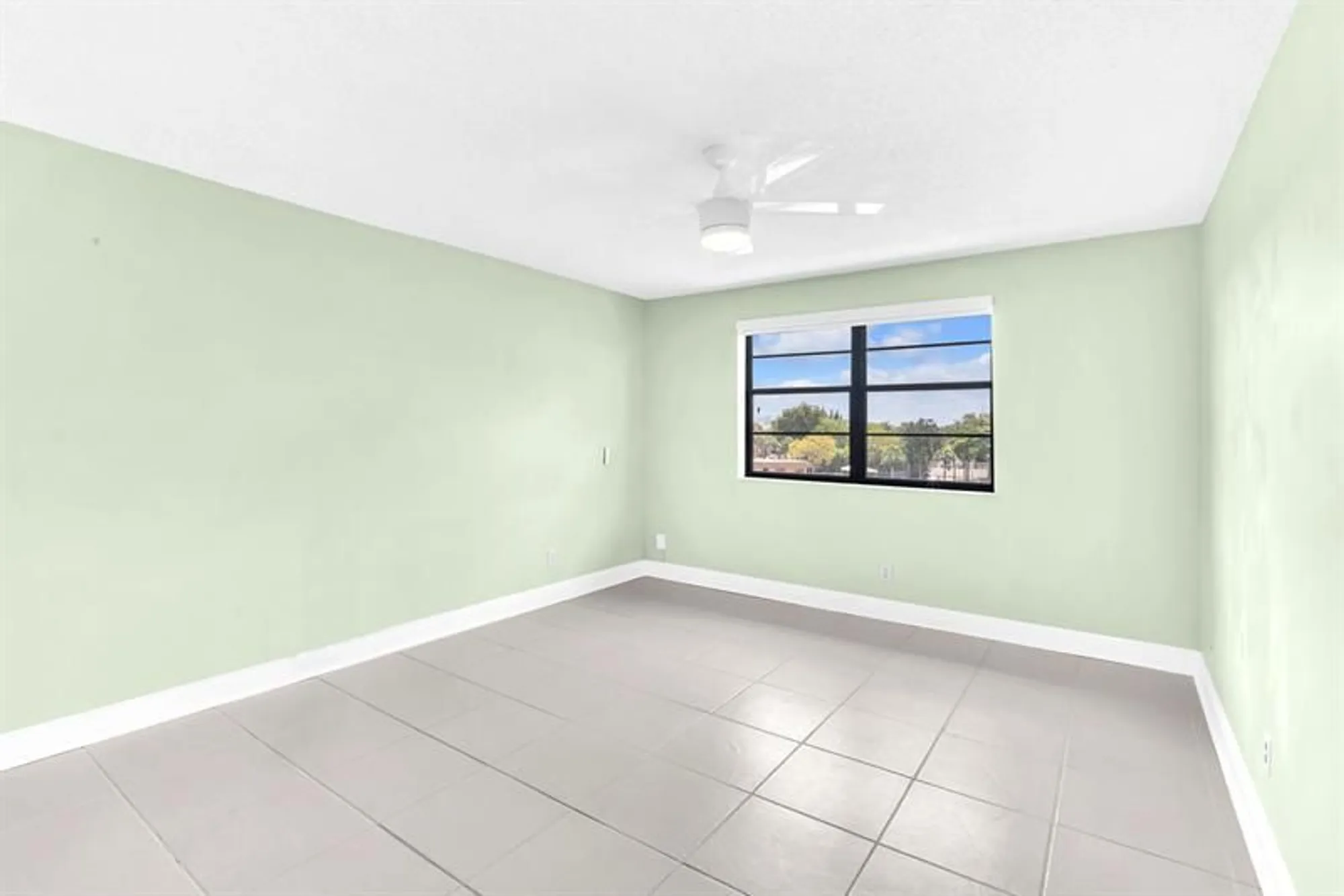 Property Slideshow image 14 of 26 | 4930 e sabal palm blvd 414, Tamarac, FL, 33319