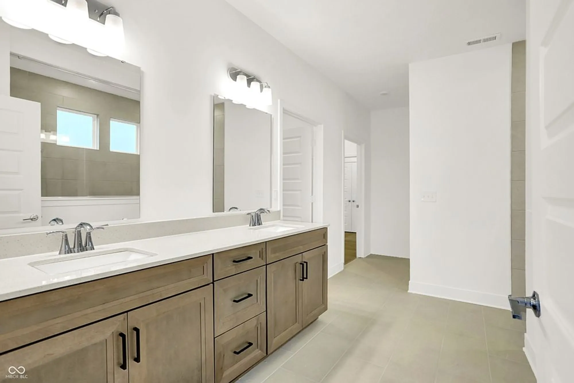 Property Slideshow image 38 of 52 | 5076 foxley park ln, Avon, IN, 46123