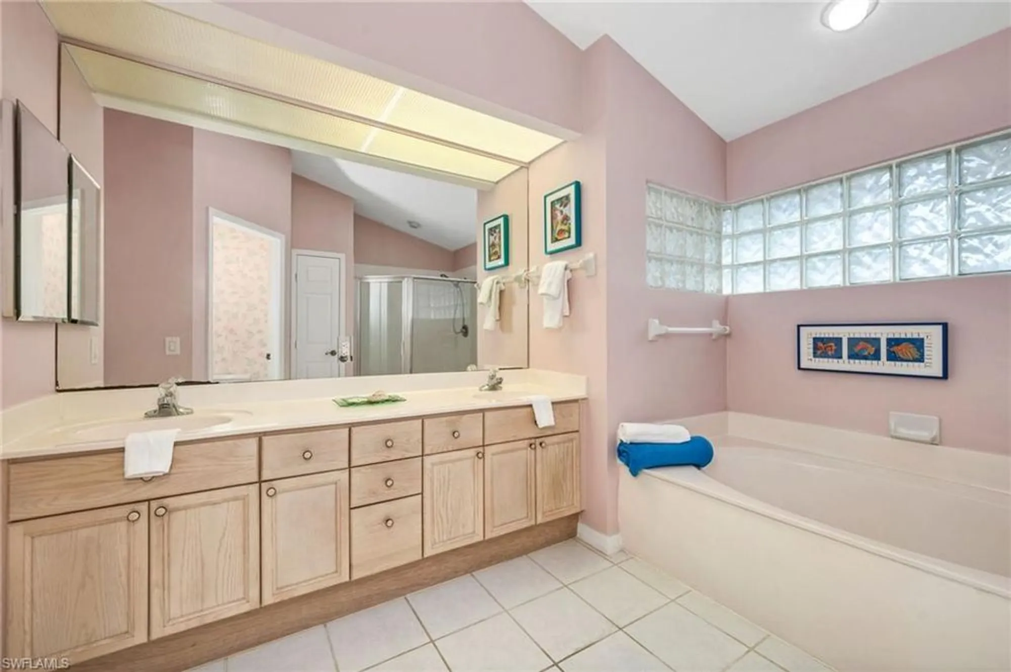 Property Slideshow image 10 of 19 | 27026 oakwood lake dr # 202, Bonita Springs, FL, 34134