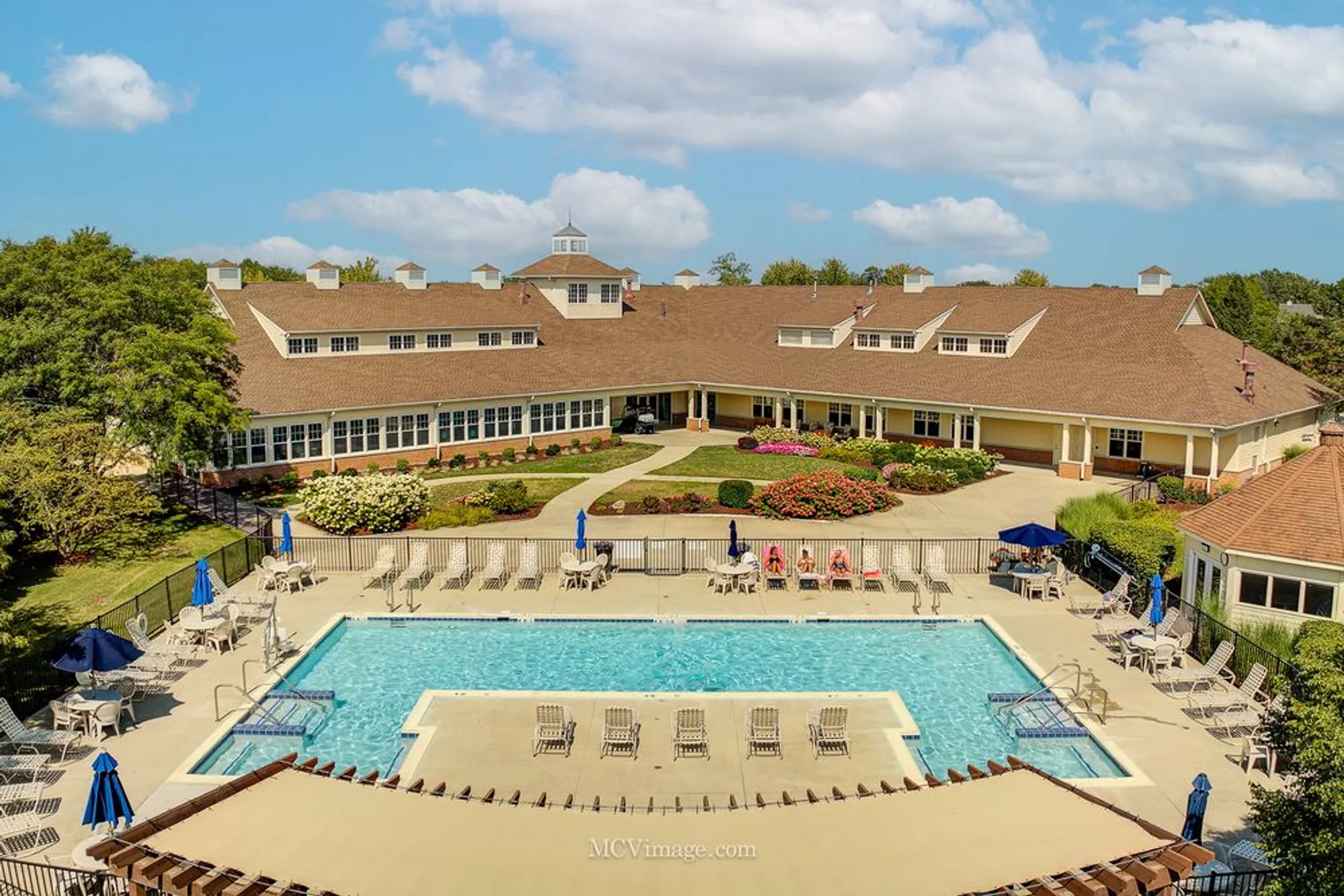 Property Slideshow image 28 of 34 | 21525 lake saint clair dr, Crest Hill, IL, 60403