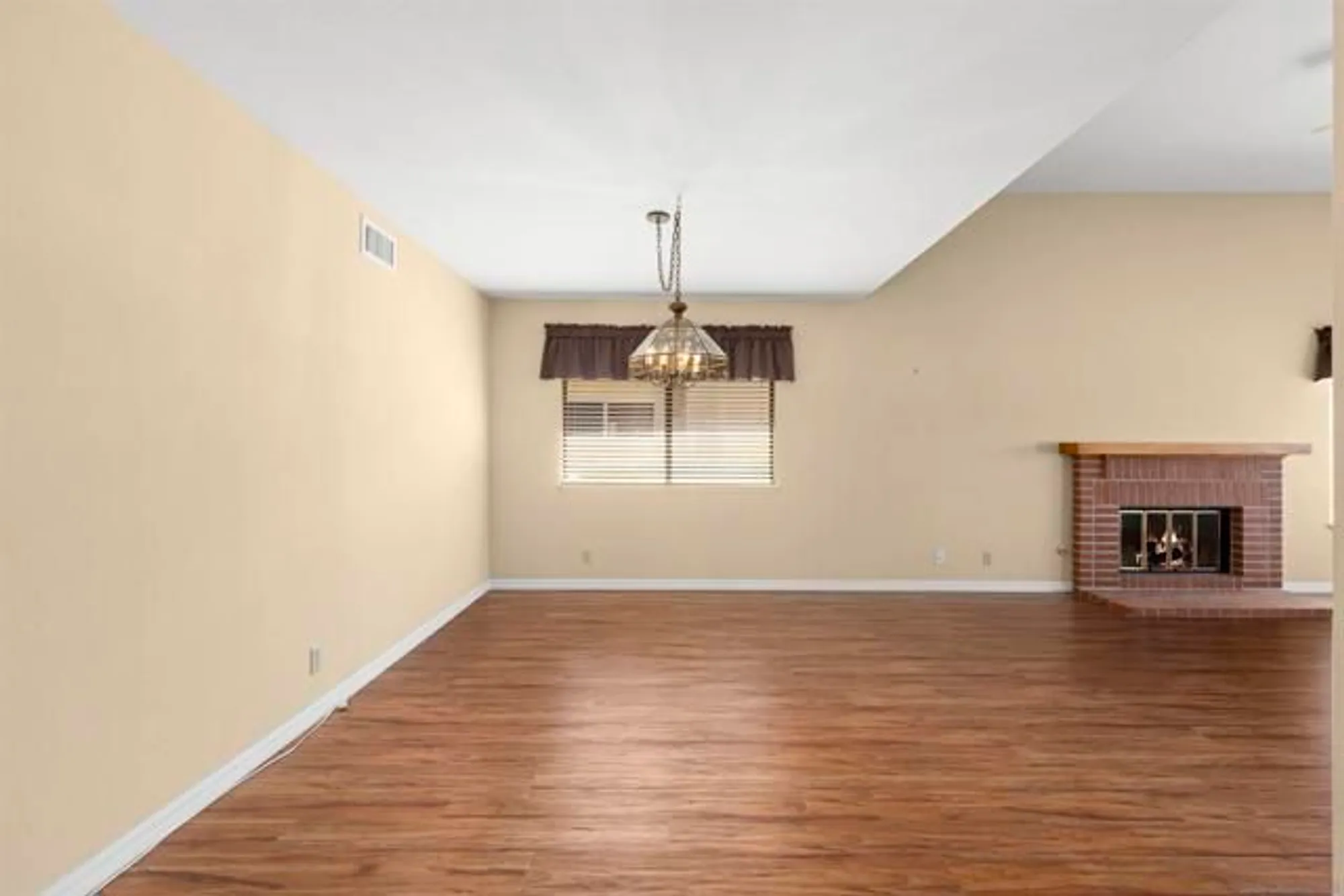 Property Slideshow image 7 of 38 | 13060 avenida marbella, San Diego, CA, 92128