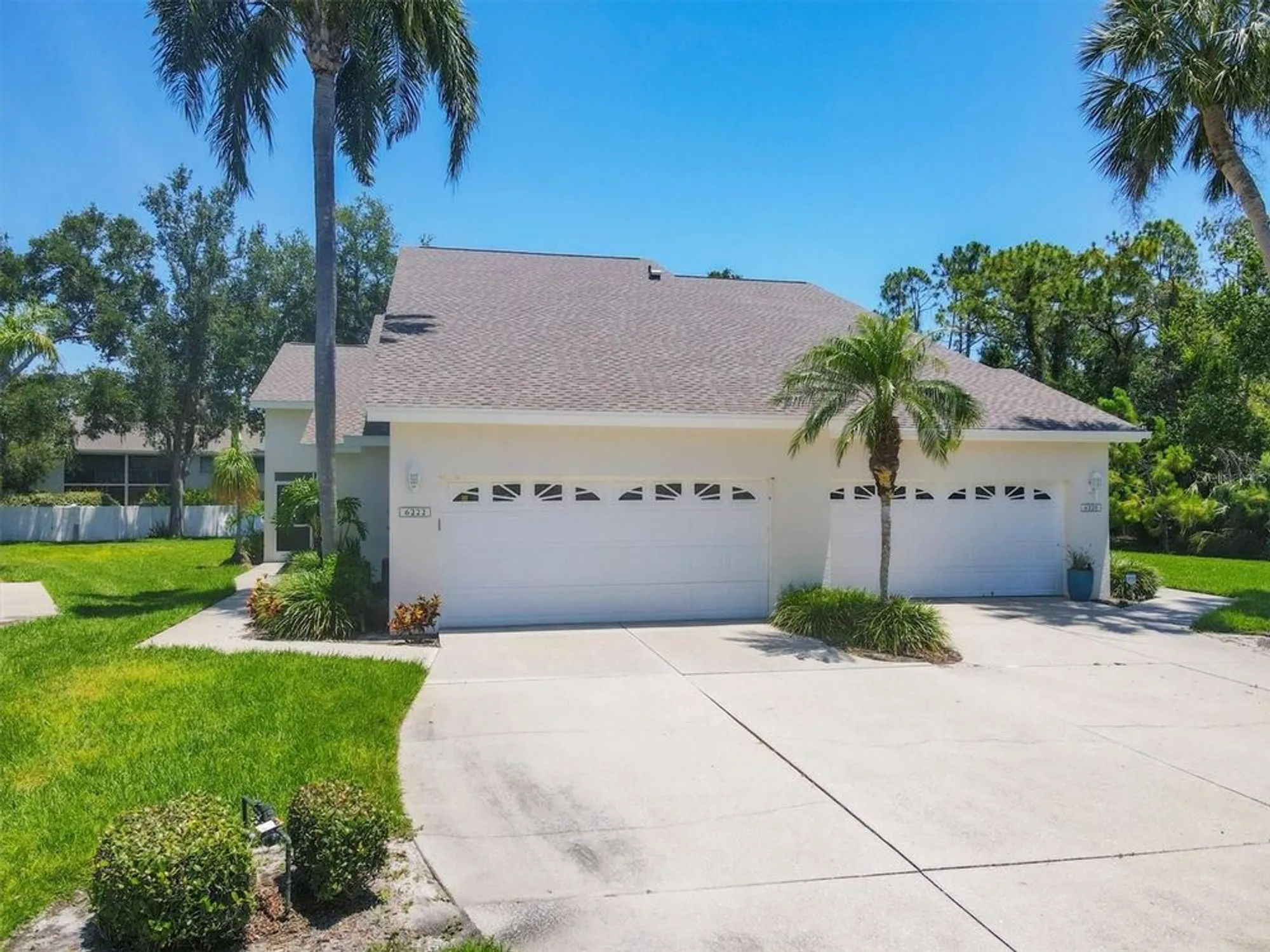 Property Slideshow image 2 of 55 | 6222 country club way, Sarasota, FL, 34243