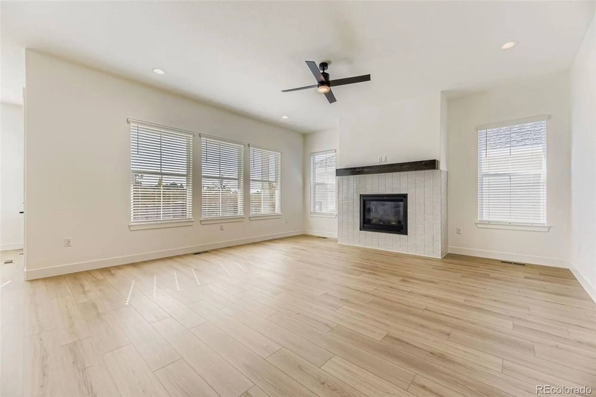 Property Slideshow image 4 of 28 | 9046 s shawnee ct, Aurora, CO, 80016