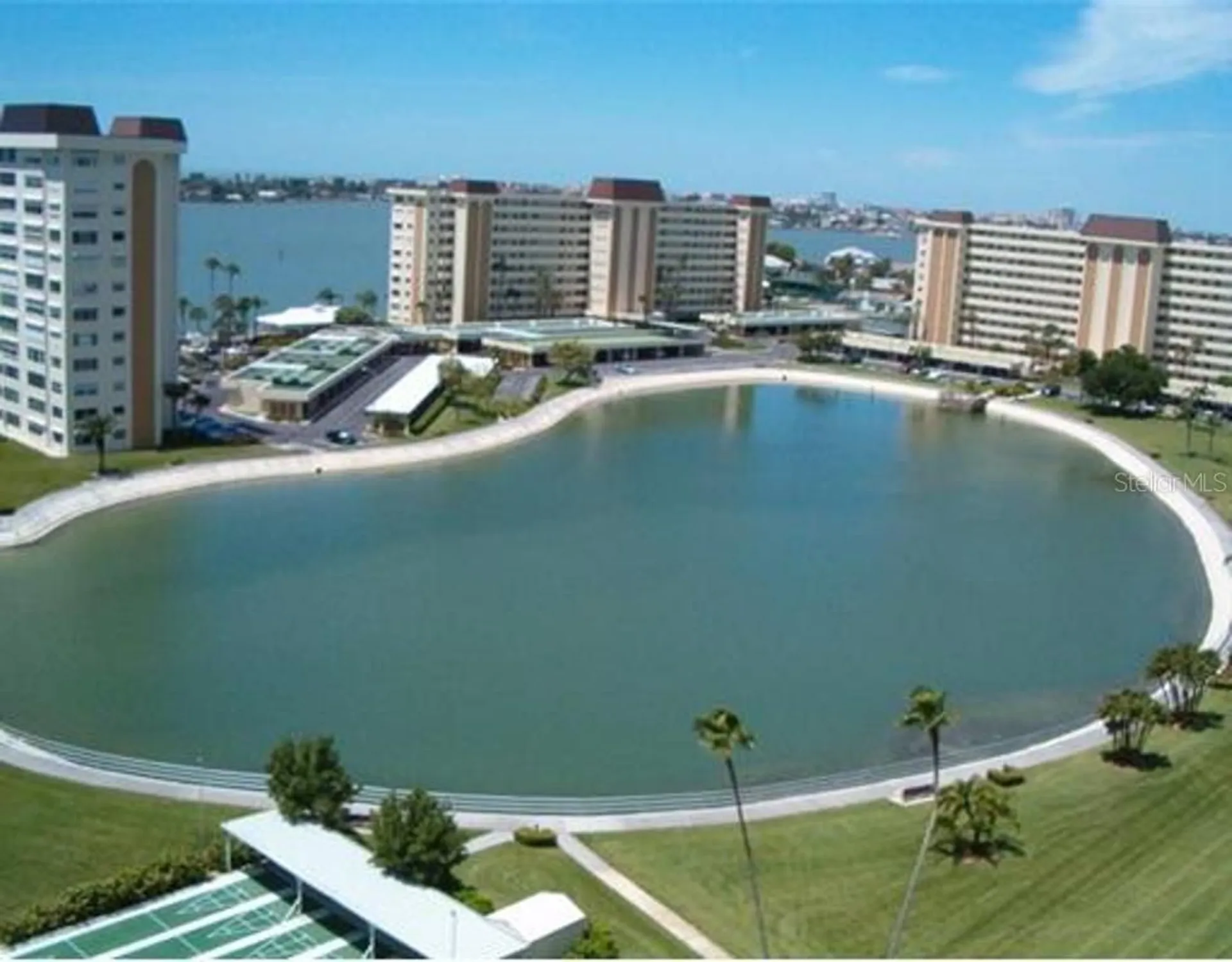 Property Slideshow image 22 of 25 | 4750 cove cir apt 304, St Petersburg, FL, 33708