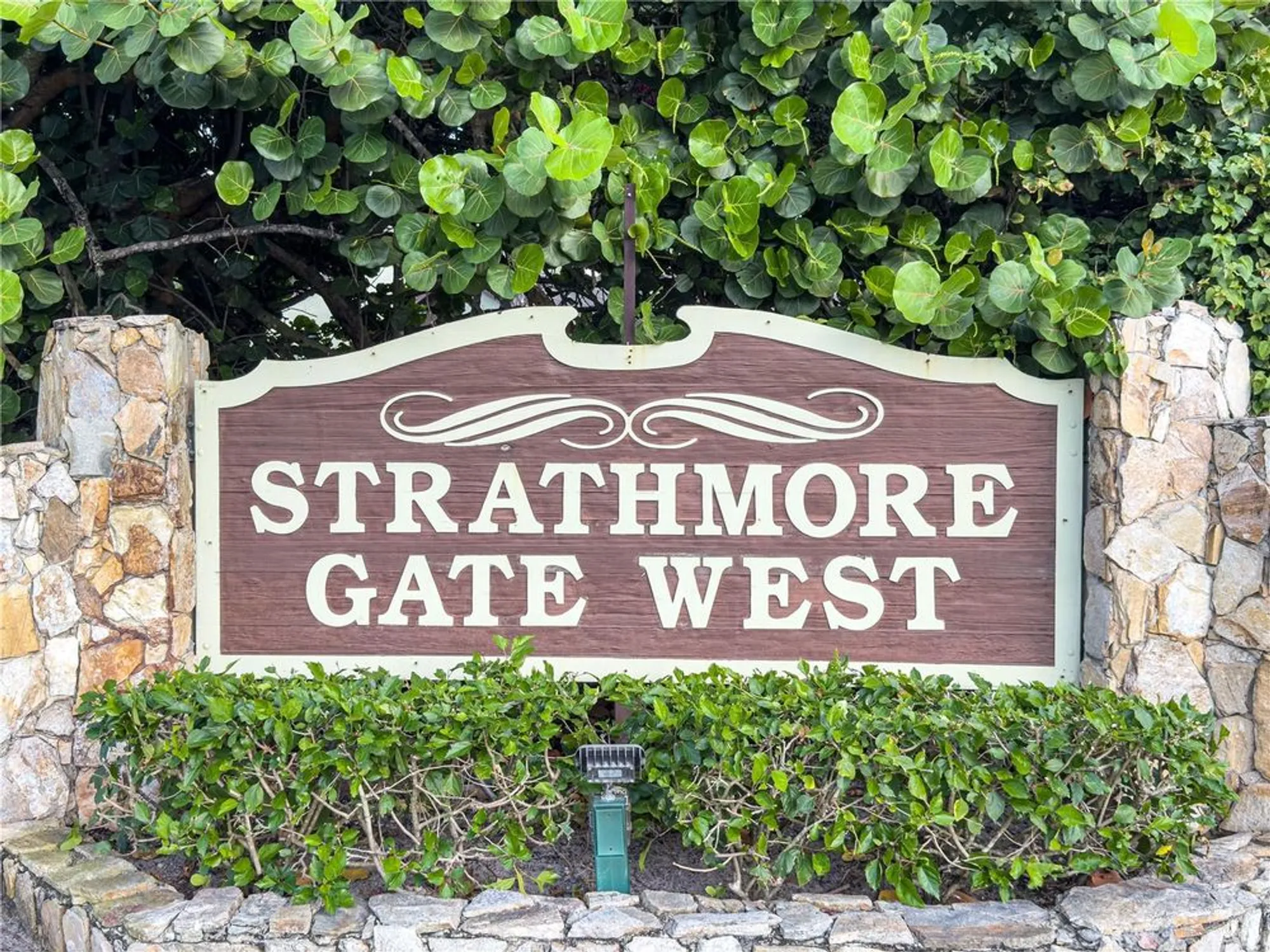 Property Slideshow image 5 of 38 | 272 beaver dam ct, Royal Palm Beach, FL, 33411