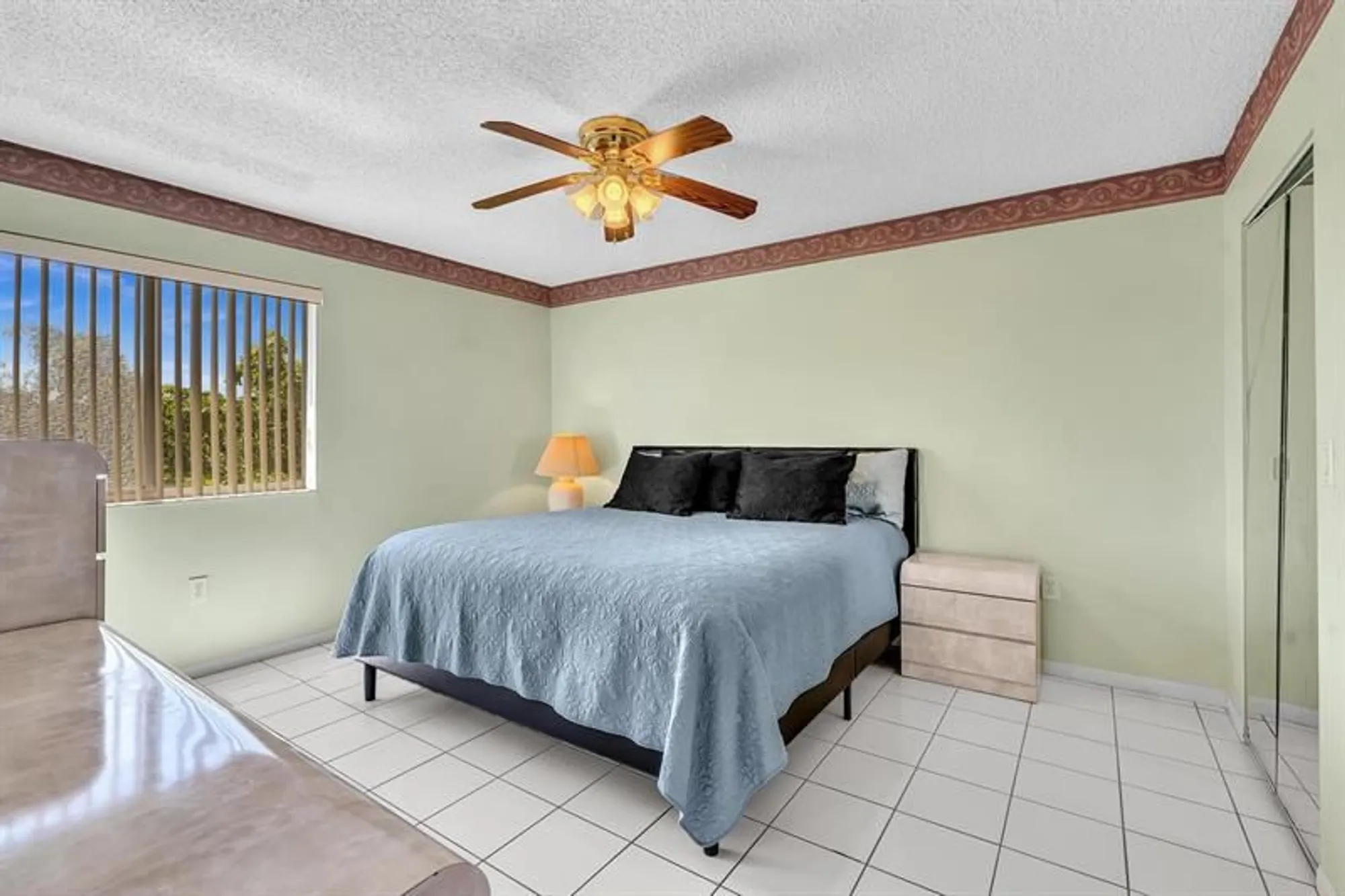 Property Slideshow image 20 of 72 | 9560 weldon cir apt j413, Fort Lauderdale, FL, 33321