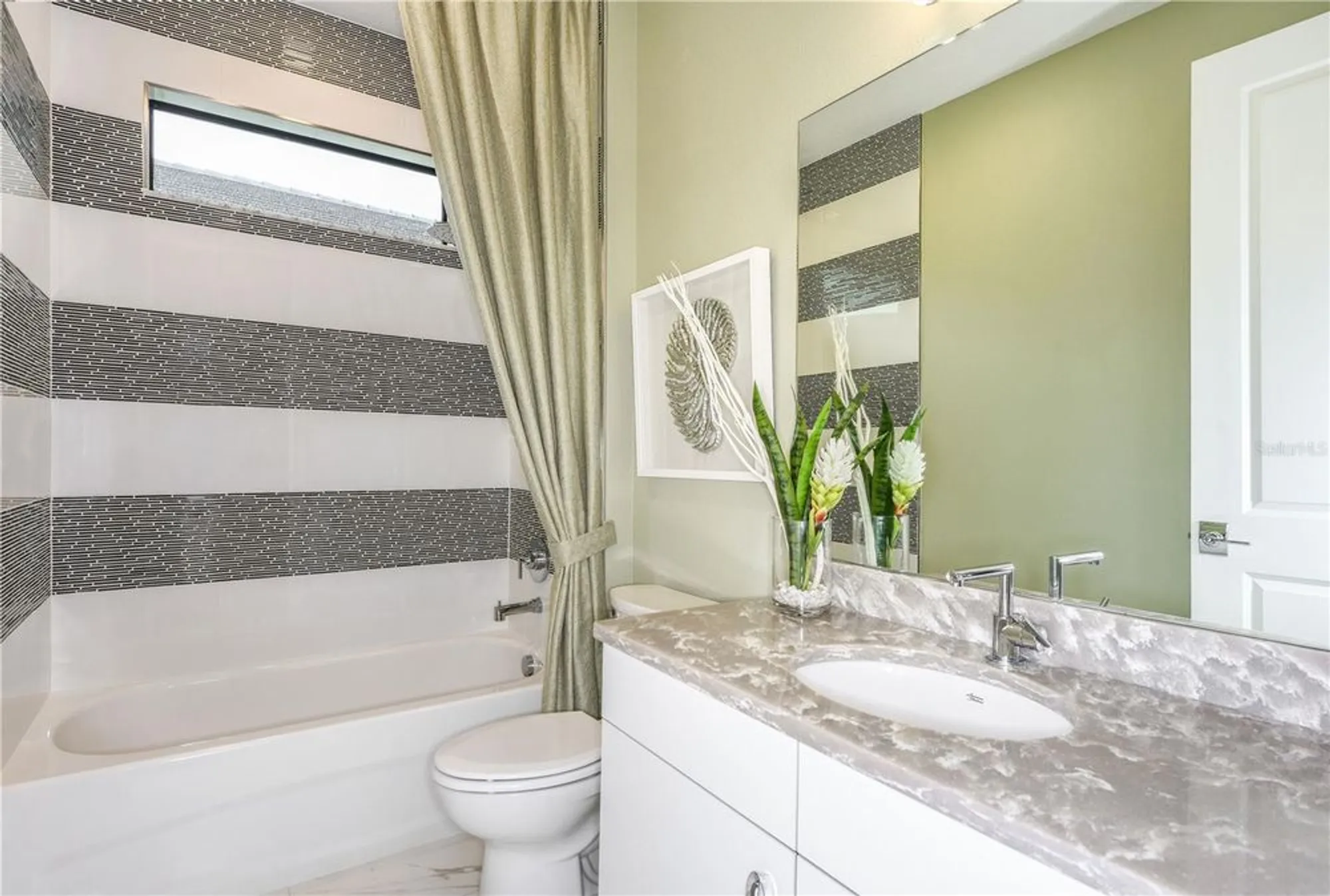 Property Slideshow image 28 of 64 | 18352 rockport pl, Lakewood Ranch, FL, 34211