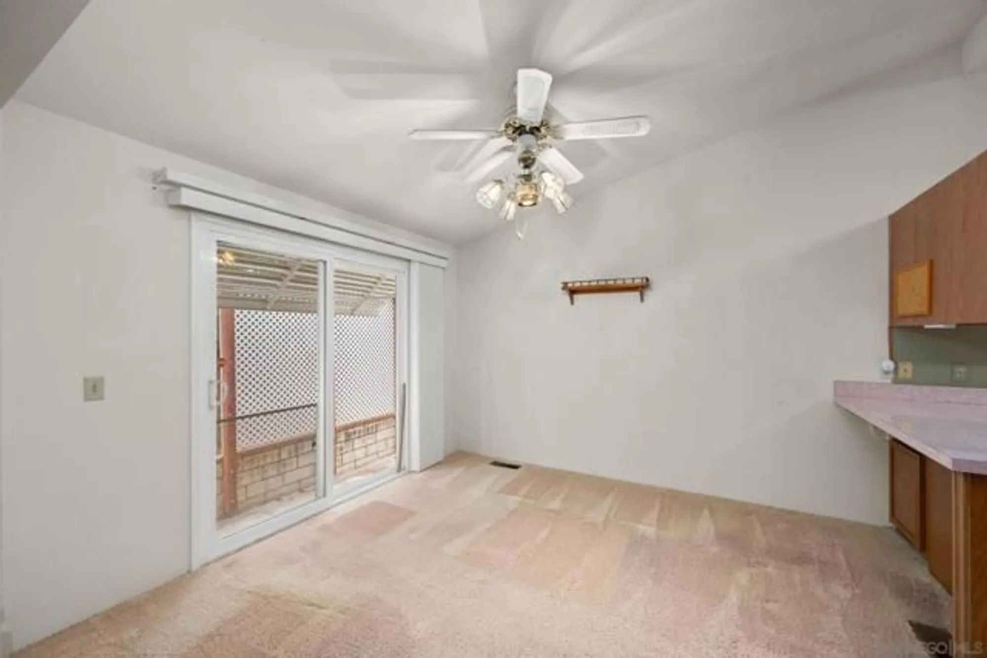 Property Slideshow image 19 of 37 | 4465 topaz ln, Oceanside, CA, 92056