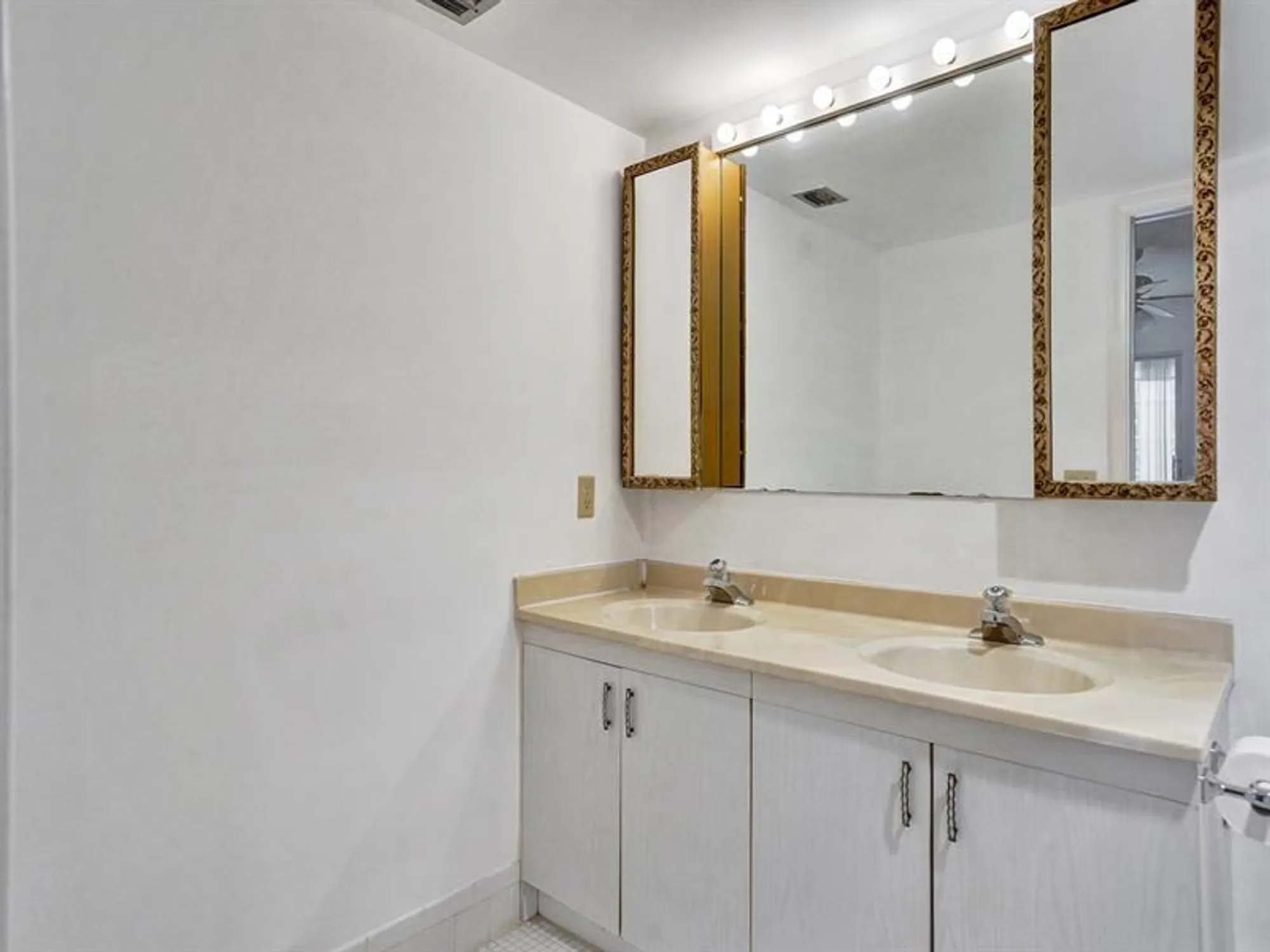 Property Slideshow image 21 of 64 | 3002 portofino isle c3, Coconut Creek, FL, 33066