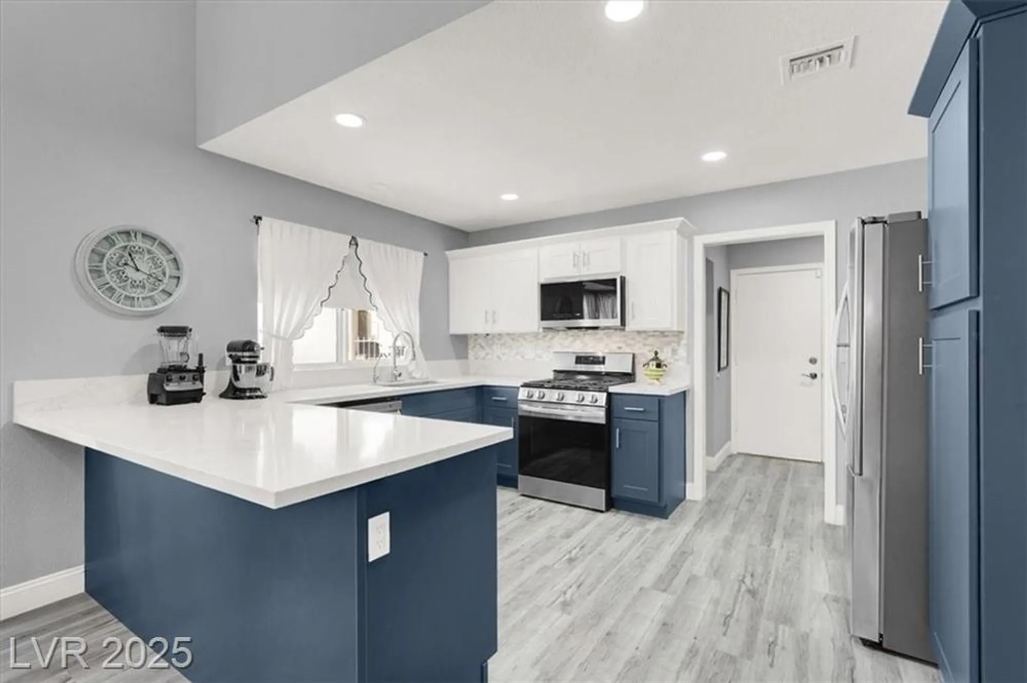 Property Slideshow image 12 of 26 | 2408 dove valley ct, Las Vegas, NV, 89134