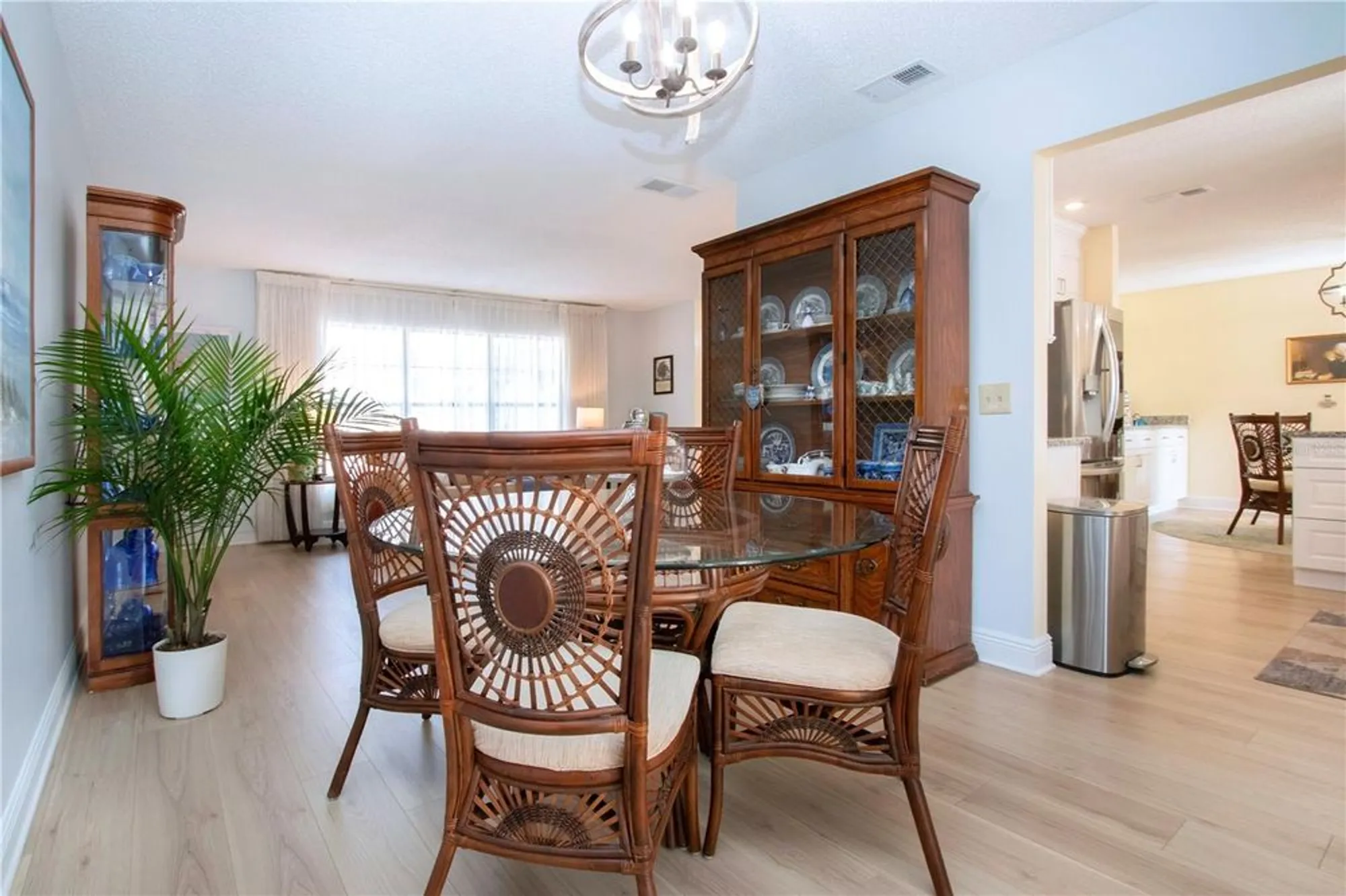 Property Slideshow image 19 of 69 | 2016 east view dr, Sun City Center, FL, 33573