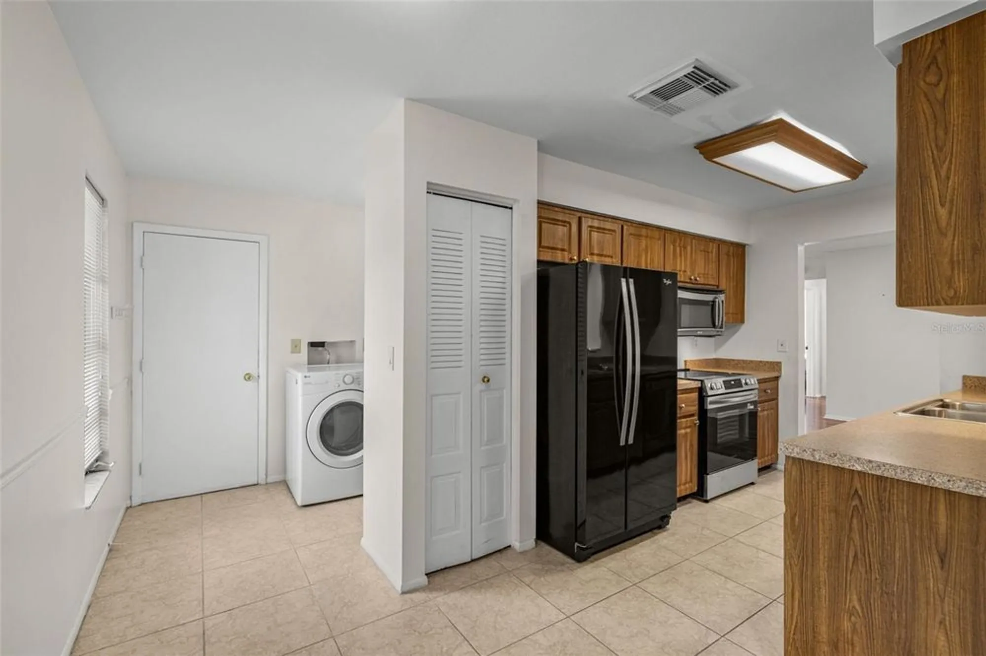 Property Slideshow image 13 of 50 | 142 stafford cir, Palm Harbor, FL, 34684