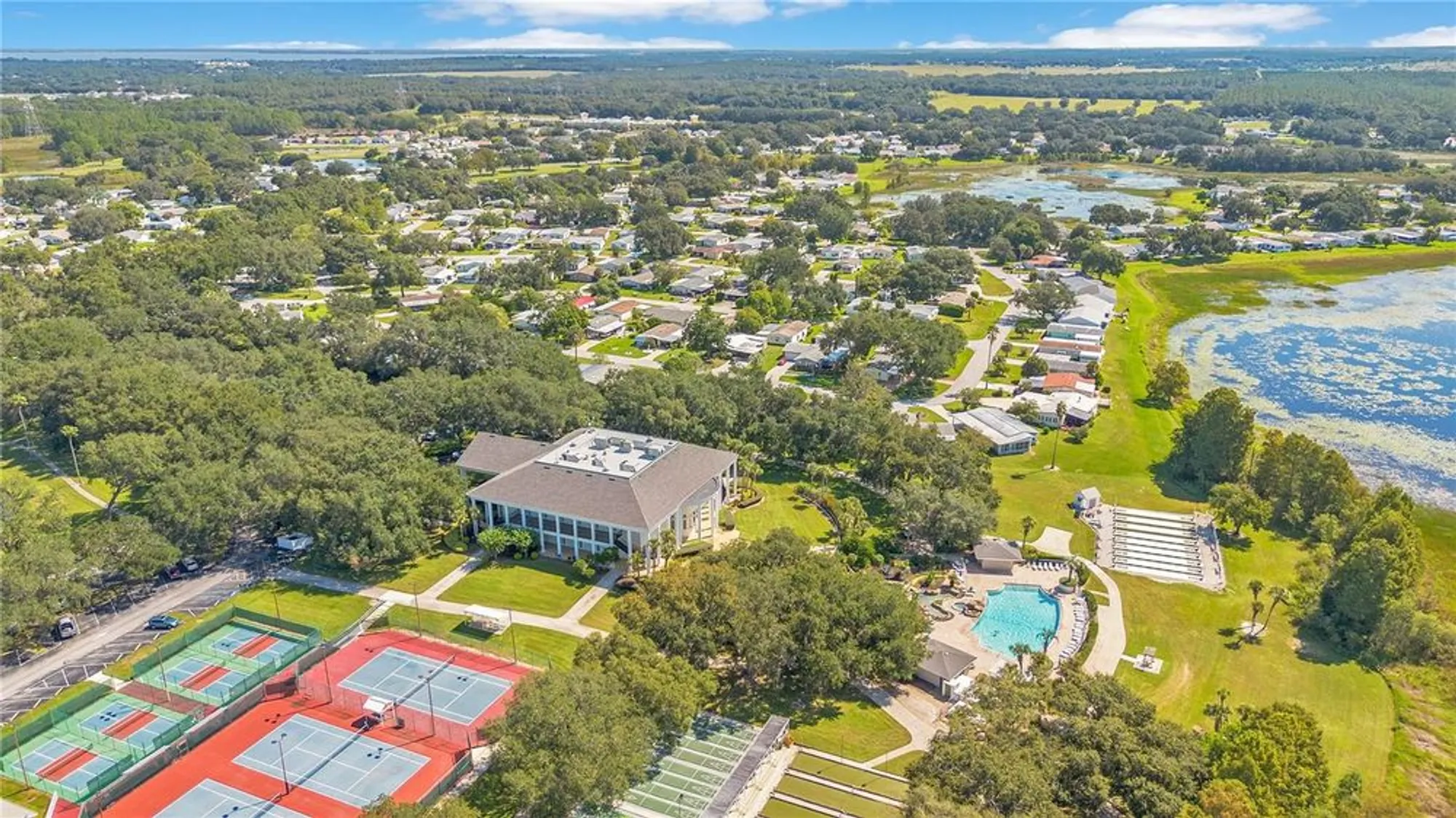 Property Slideshow image 35 of 39 | 25036 cranes roost cir, Leesburg, FL, 34748