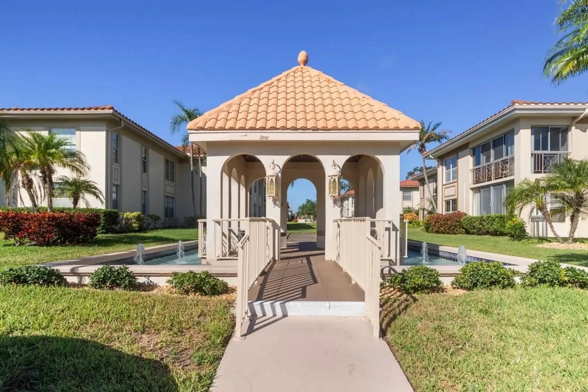 Property Slideshow image 18 of 29 | 19029 us highway 19 n unit 4 bldg 2 -, Clearwater, FL, 33764