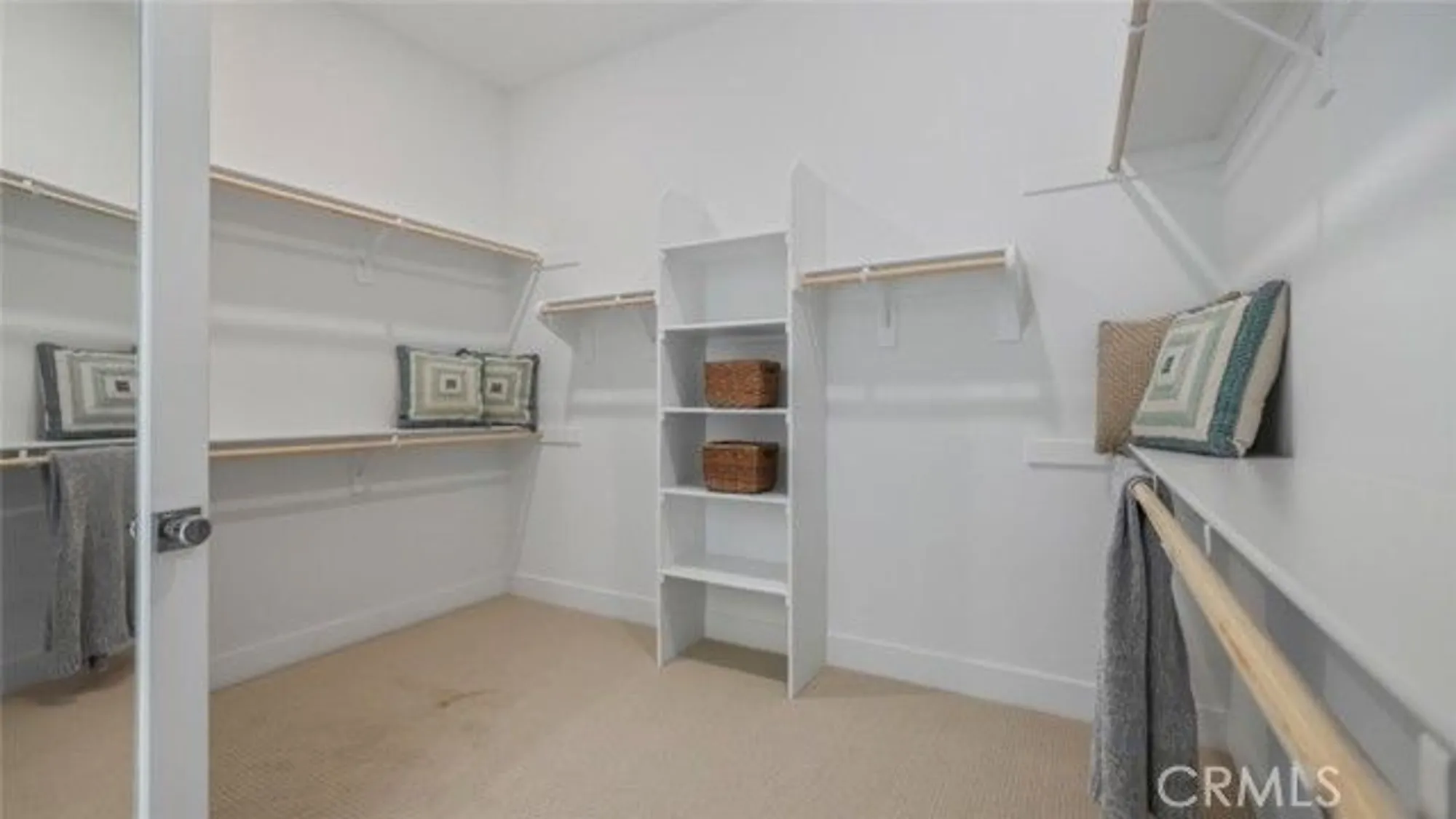 Property Slideshow image 19 of 30 | 29437 via diamante, Valencia, CA, 91354