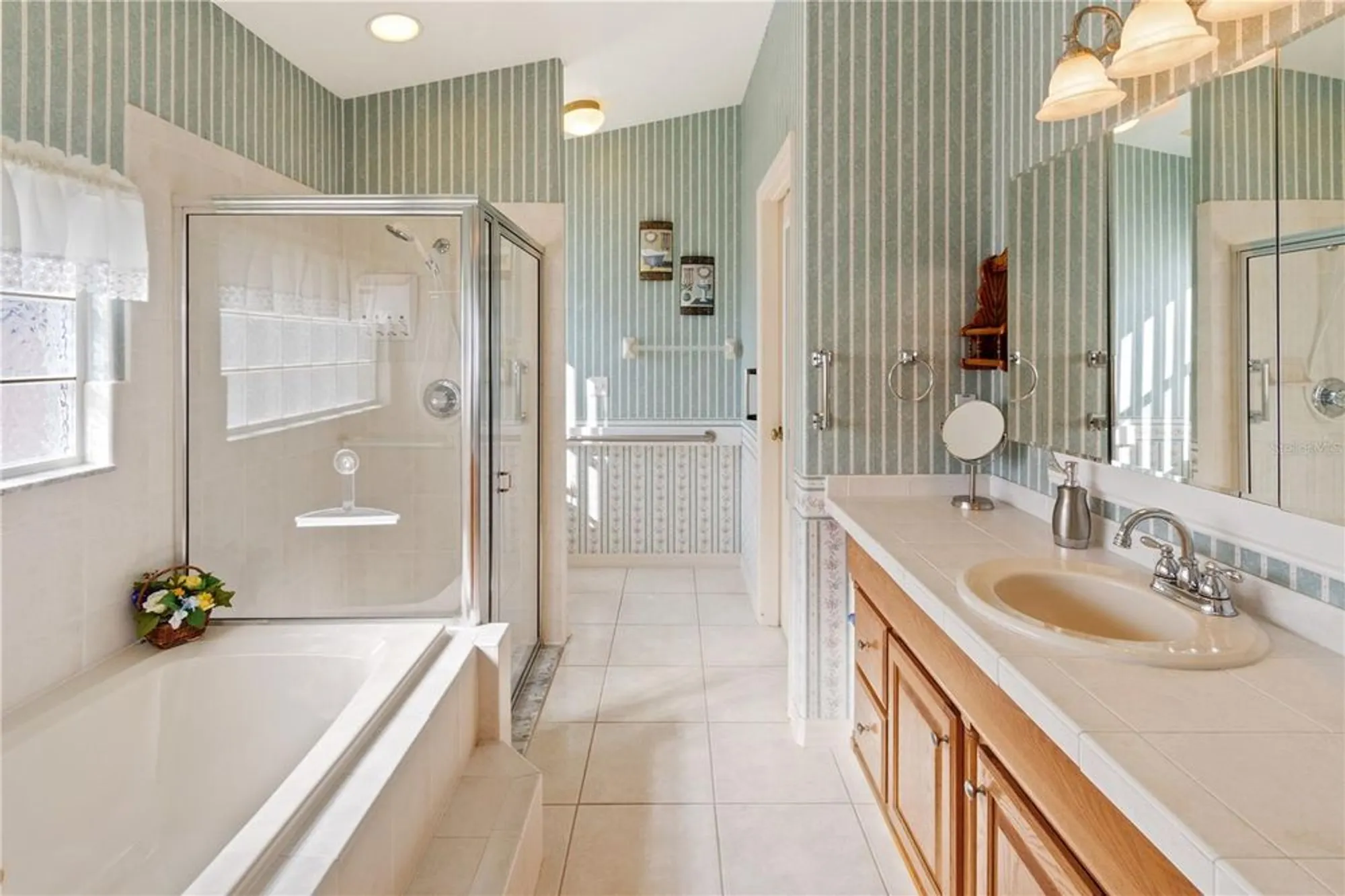 Property Slideshow image 15 of 24 | 1822 nicaragua way, Winter Haven, FL, 33881