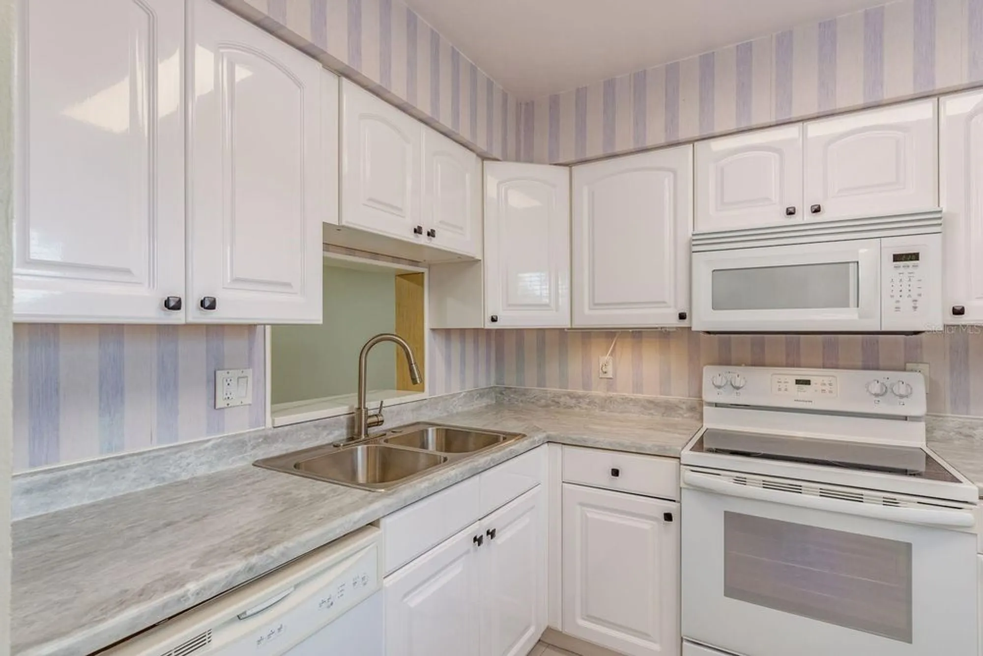 Property Slideshow image 9 of 29 | 1701 pinehurst rd 19e, Dunedin, FL, 34698