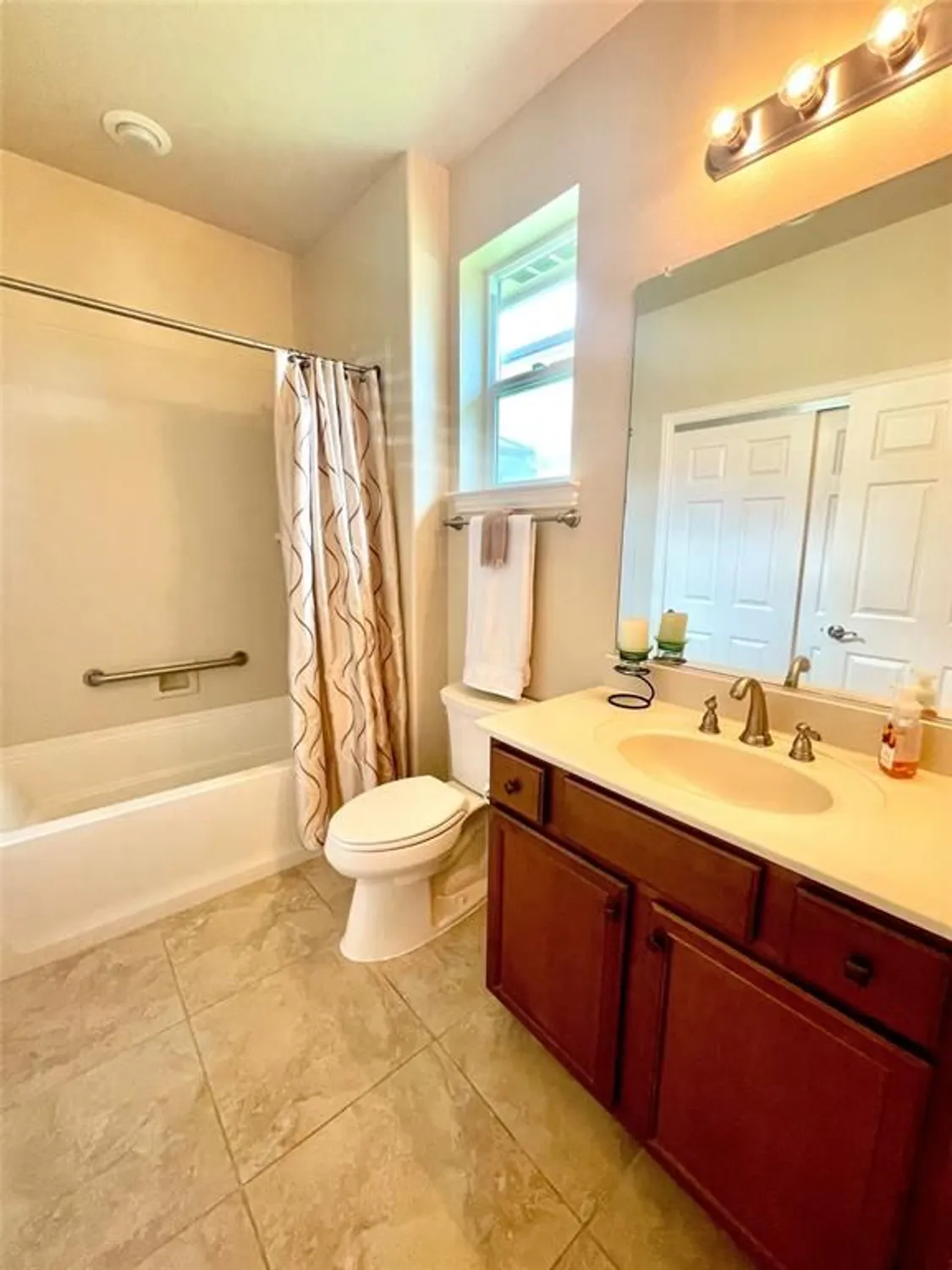 Property Slideshow image 27 of 39 | 11800 southerland dr, Denton, TX, 76207