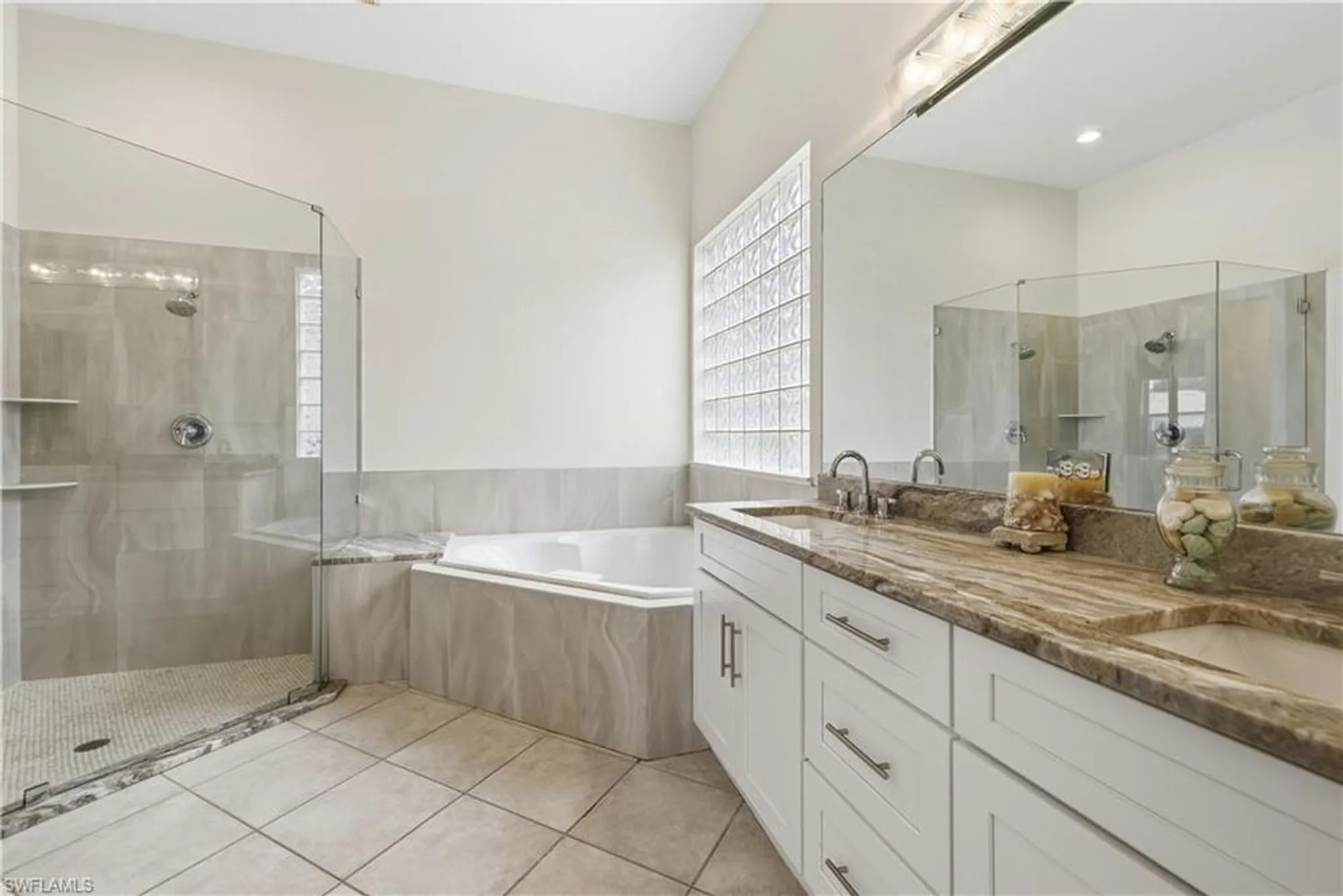 Property Slideshow image 22 of 46 | 24784 hollybrier ln, Bonita Springs, FL, 34134
