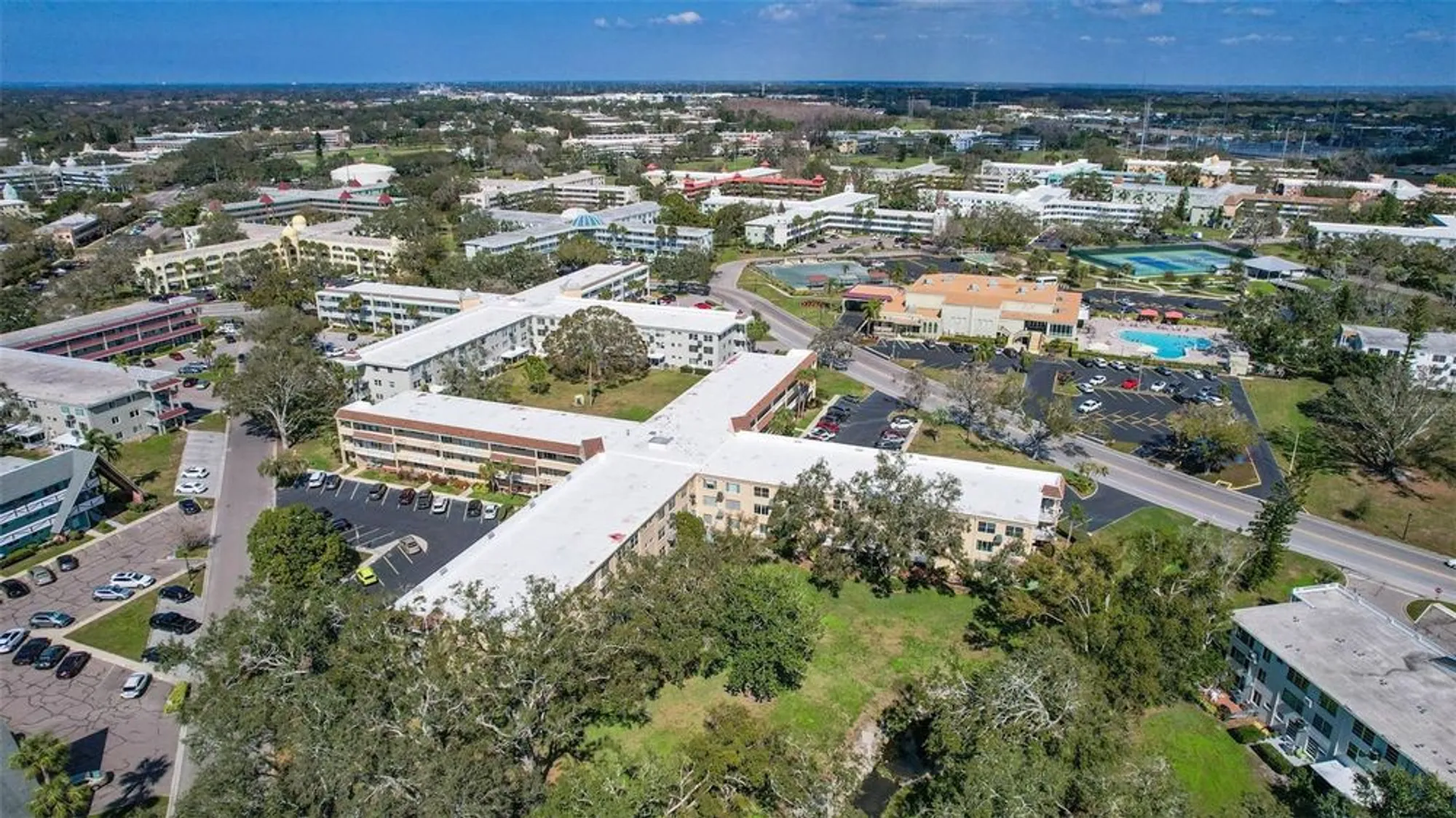 Property Slideshow image 25 of 32 | 2041 australia way 35, Clearwater, FL, 33763