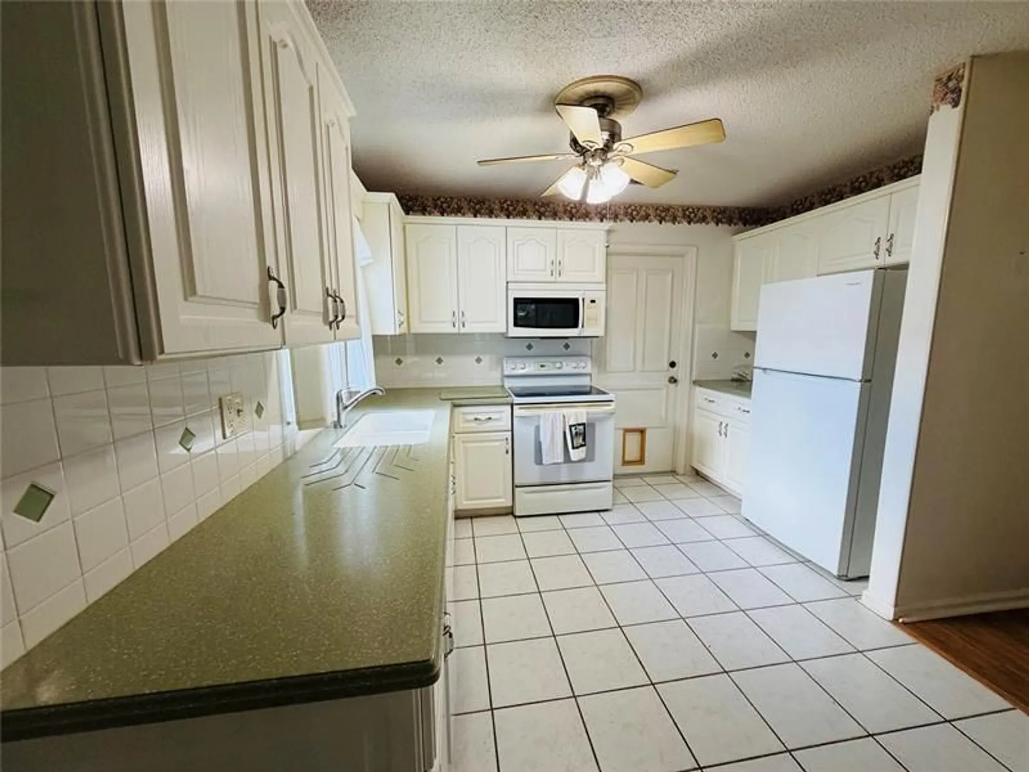 Property Slideshow image 10 of 29 | 7013 nw 107th ave, Tamarac, FL, 33321