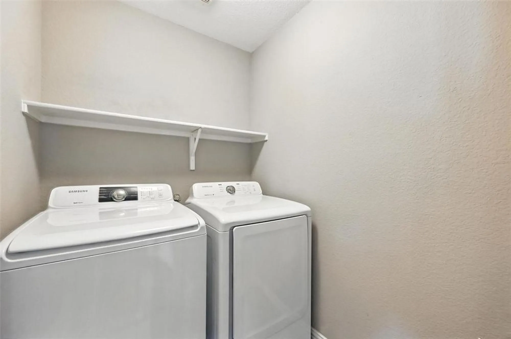 Property Slideshow image 33 of 38 | 2306 feathering dr, Frisco, TX, 75036
