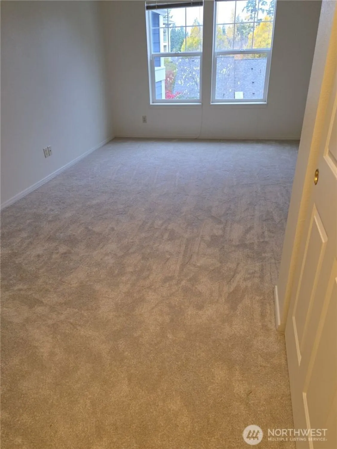 Property Slideshow image 12 of 40 | 3935 226th pl 313, Issaquah, WA, 98029