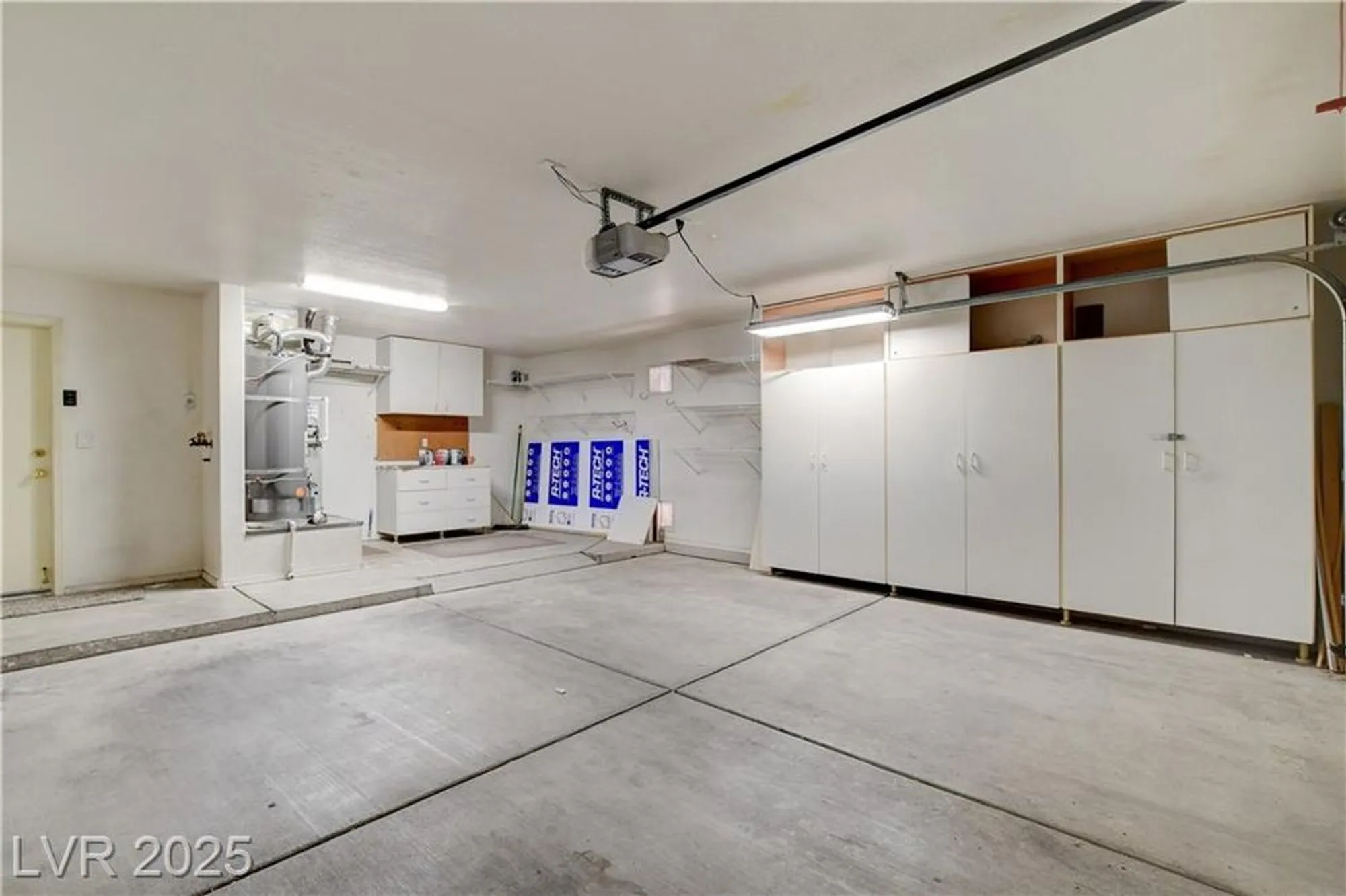 Property Slideshow image 41 of 71 | 10113 cresent creek dr, Las Vegas, NV, 89134